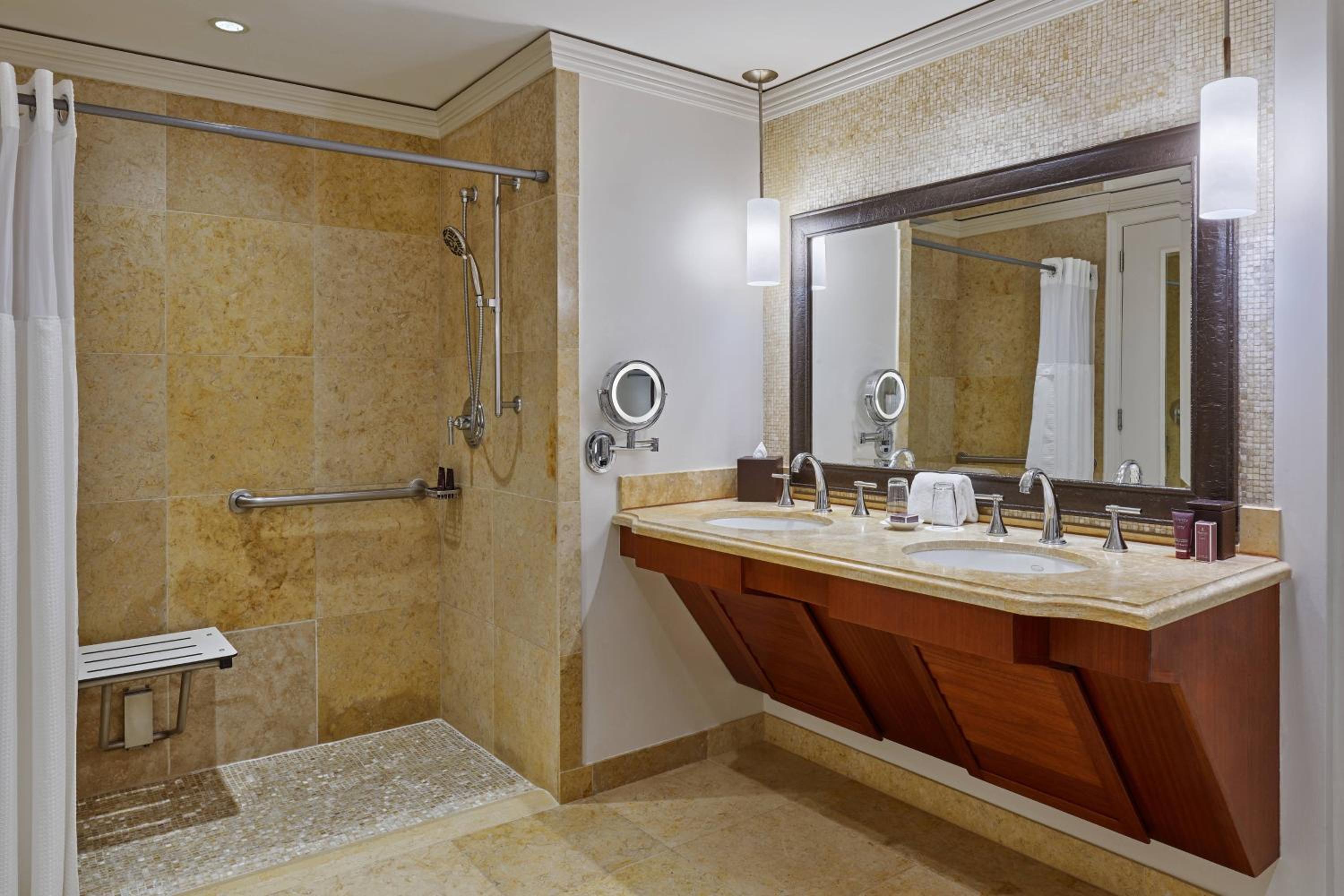 Deluxe King or Queen Room - Photo 2