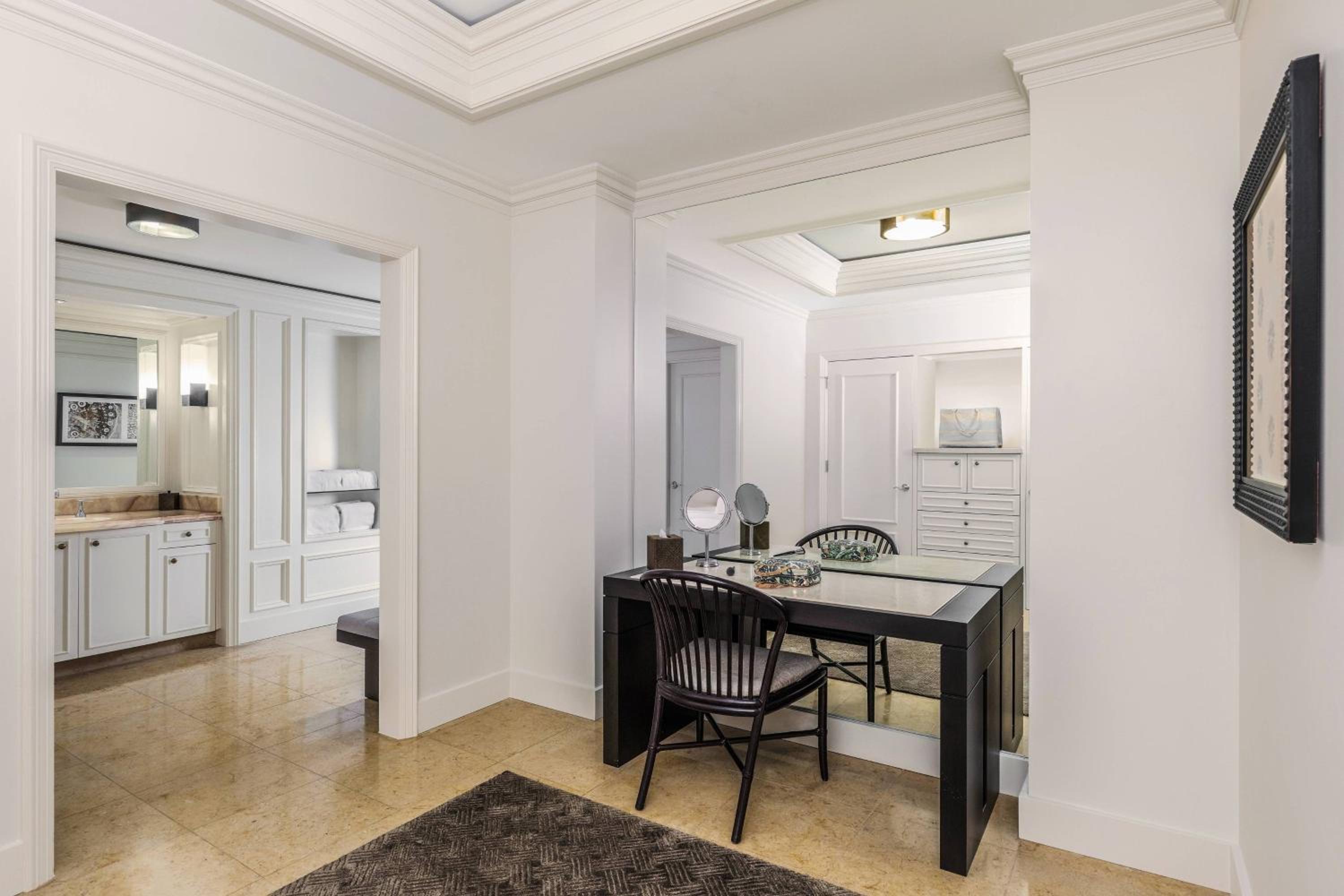 Ritz-carlton Suite, Club Lounge Access, 1 King, Oceanfront