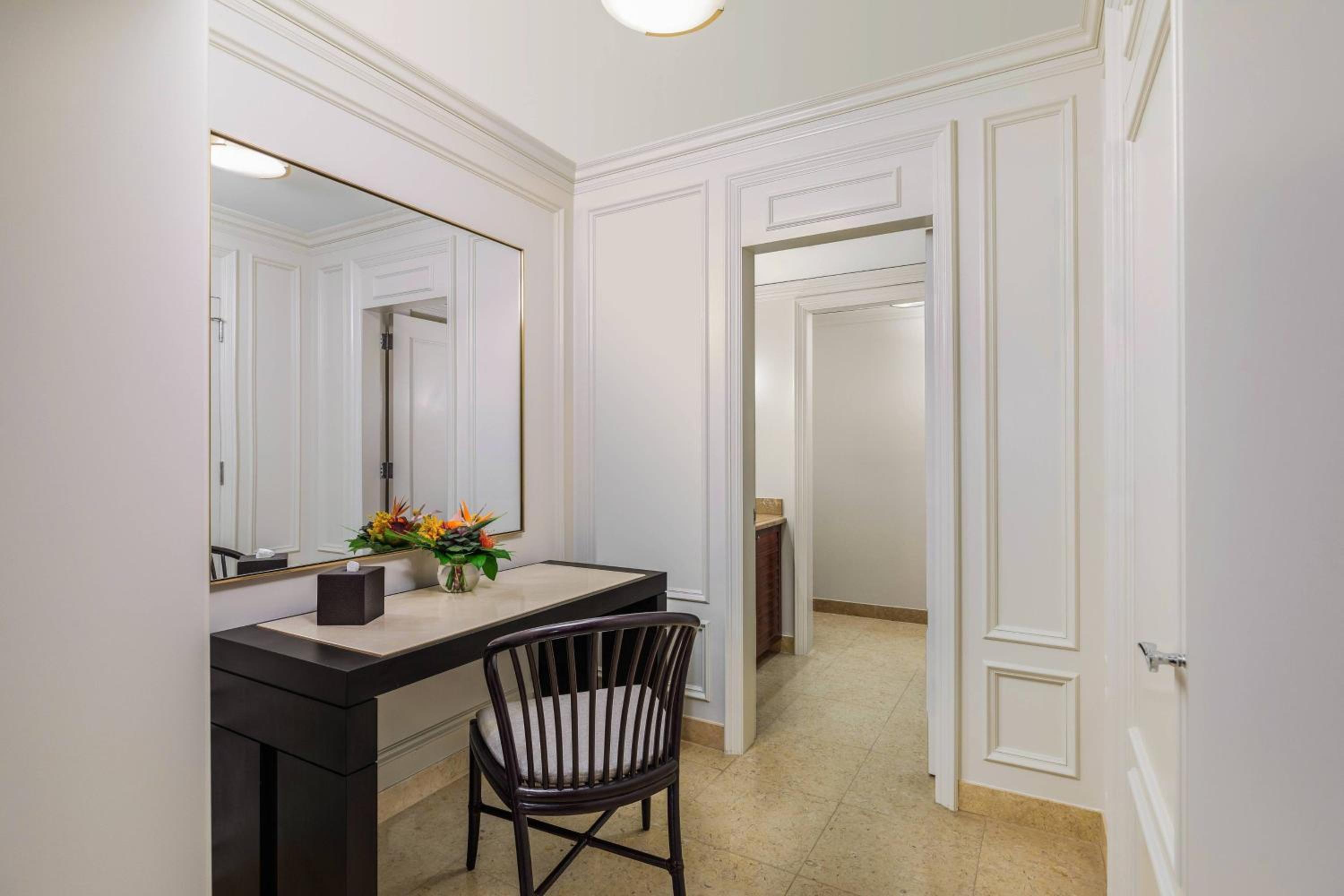 Ritz-carlton Suite, Club Lounge Access, 1 King, Oceanfront