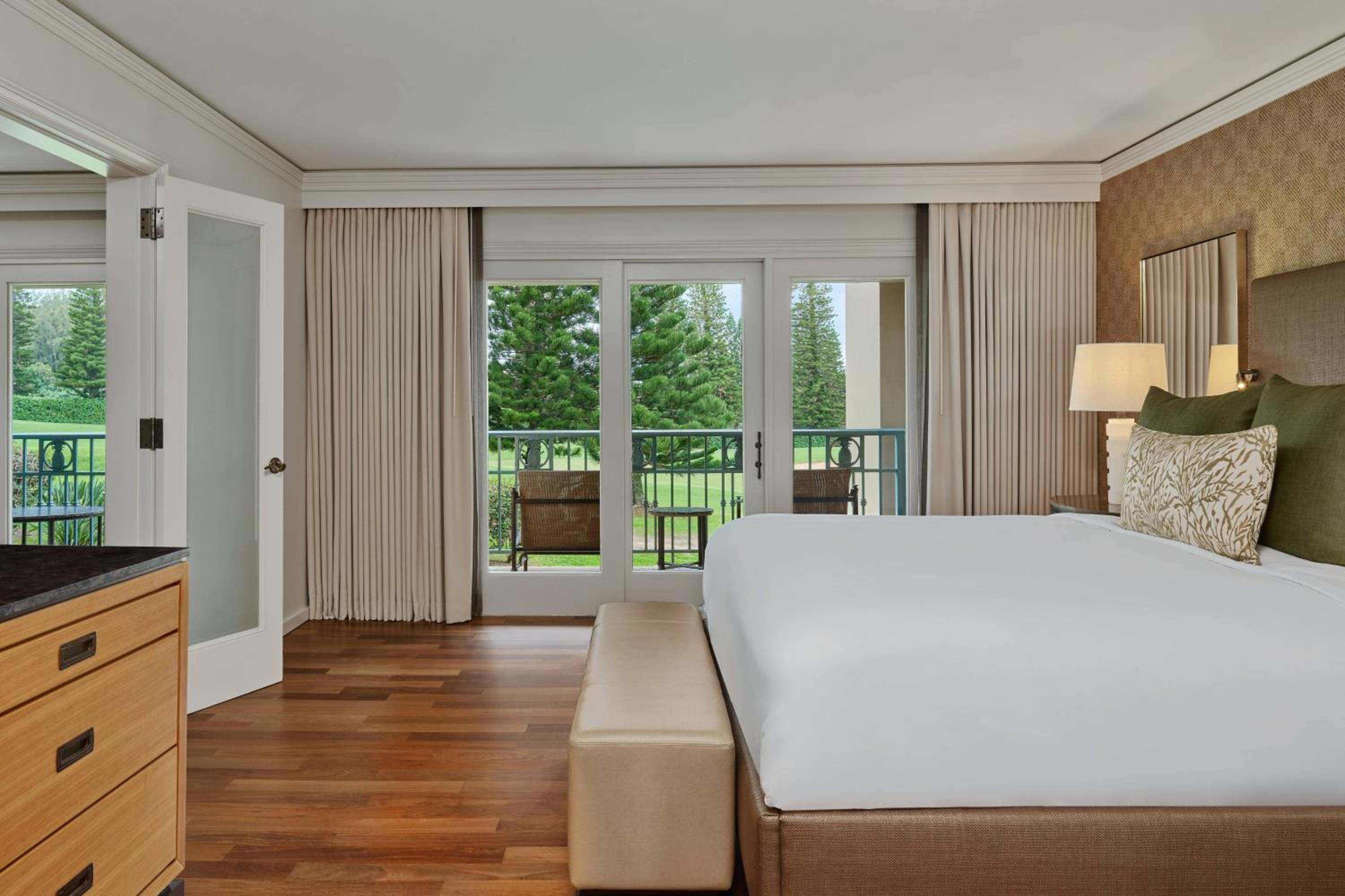 One-Bedroom King Suite with Gardenview - Photo 6