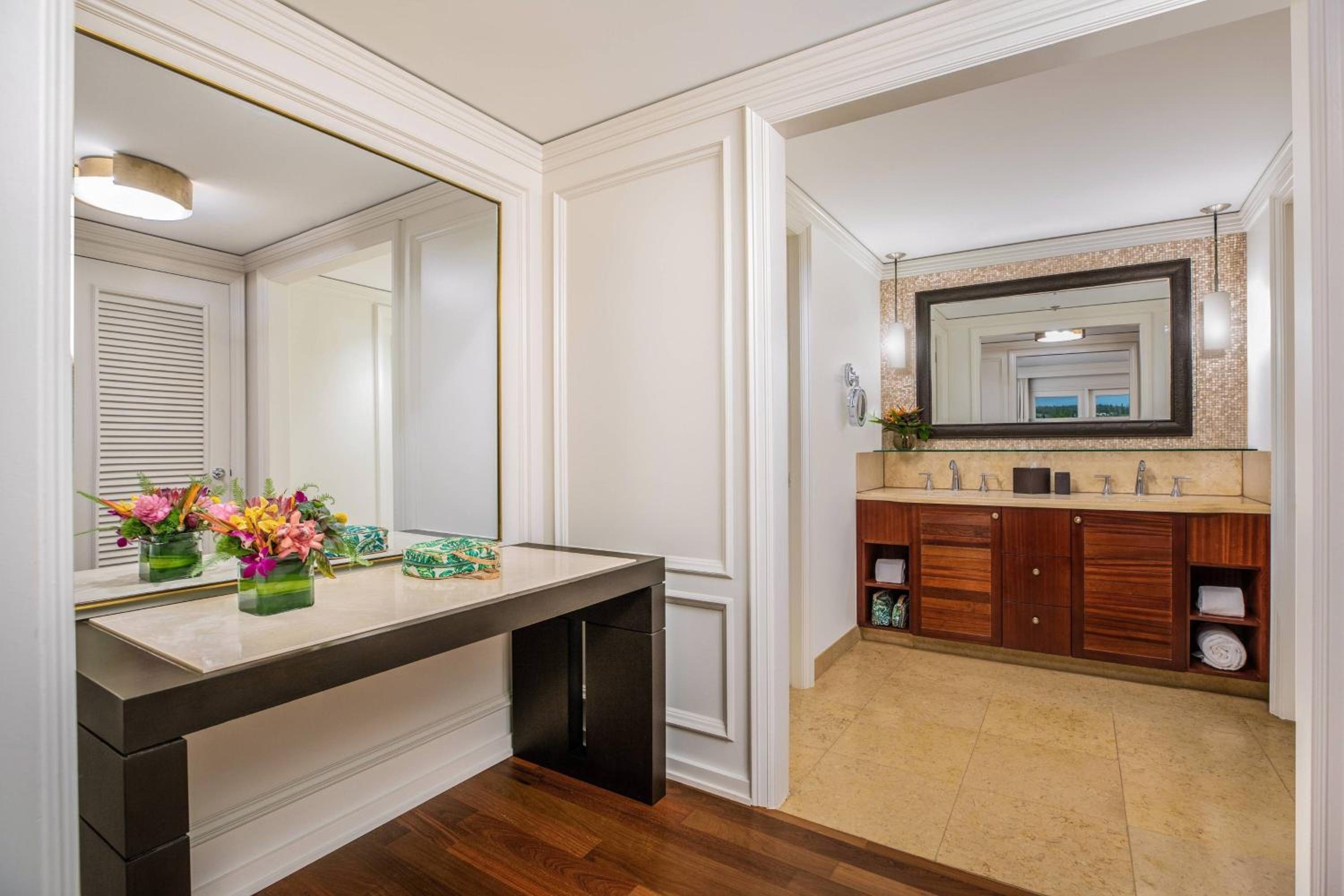One-Bedroom King Suite with Gardenview - Photo 4