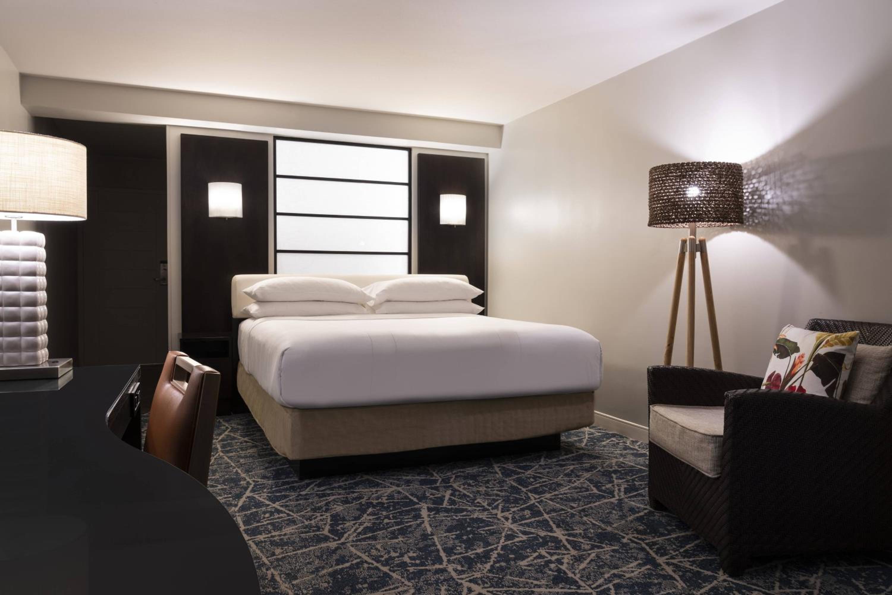 Resort Room, Guest room, 1 King bed, Balcony - Photo 6