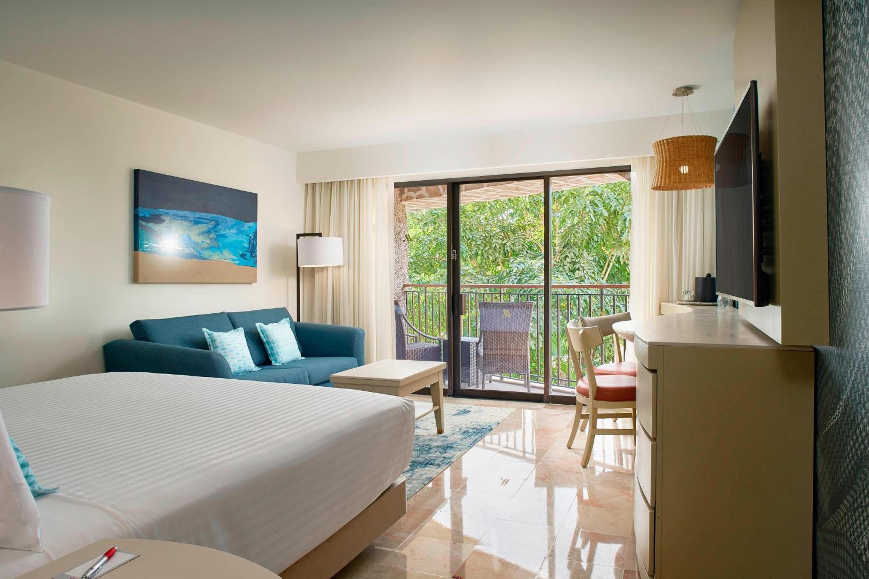 Garden View, Guest room, 1 king - Photo 1