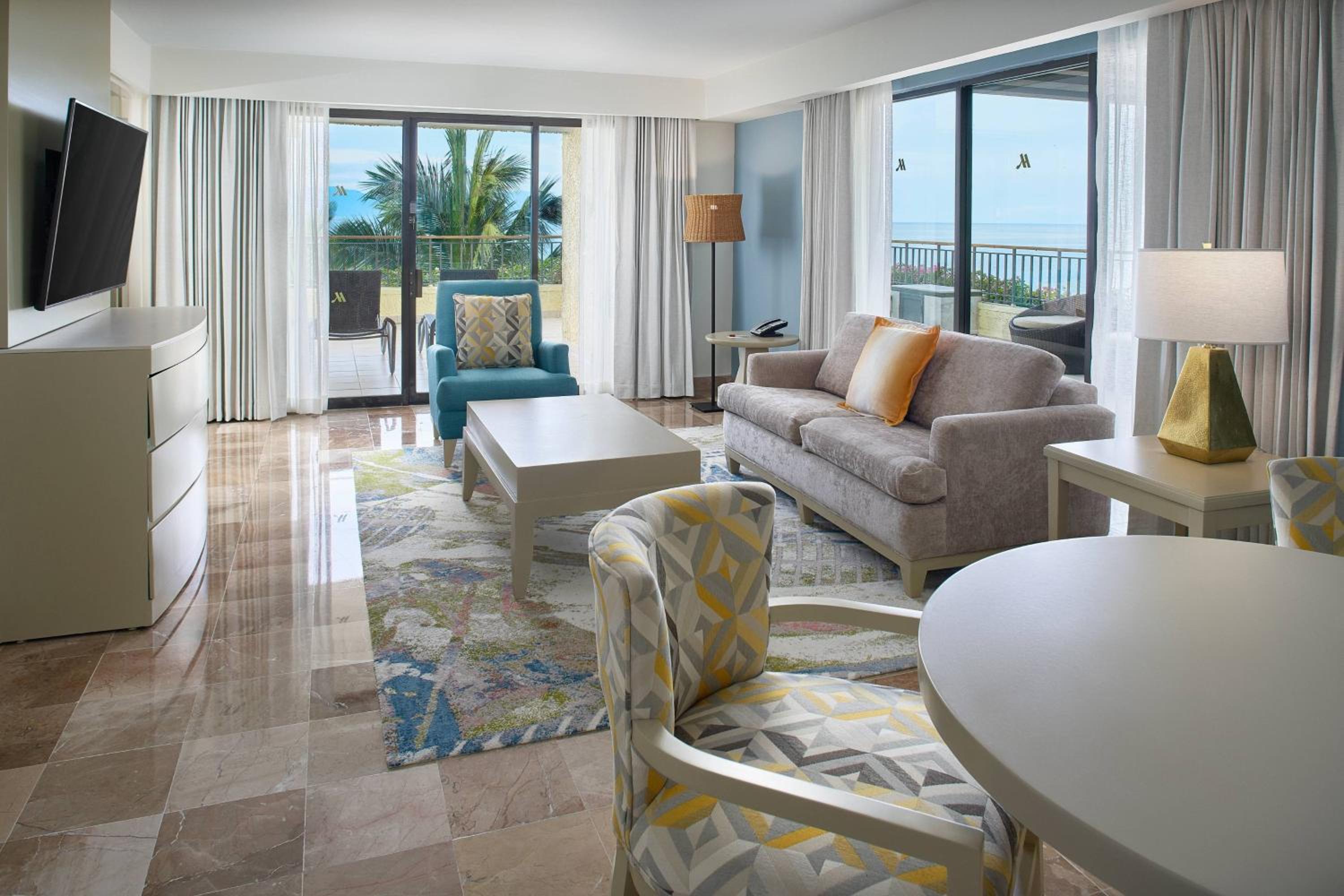 Ambassador Suite, 1 Bedroom Larger Suite, 1 King, Oceanfront