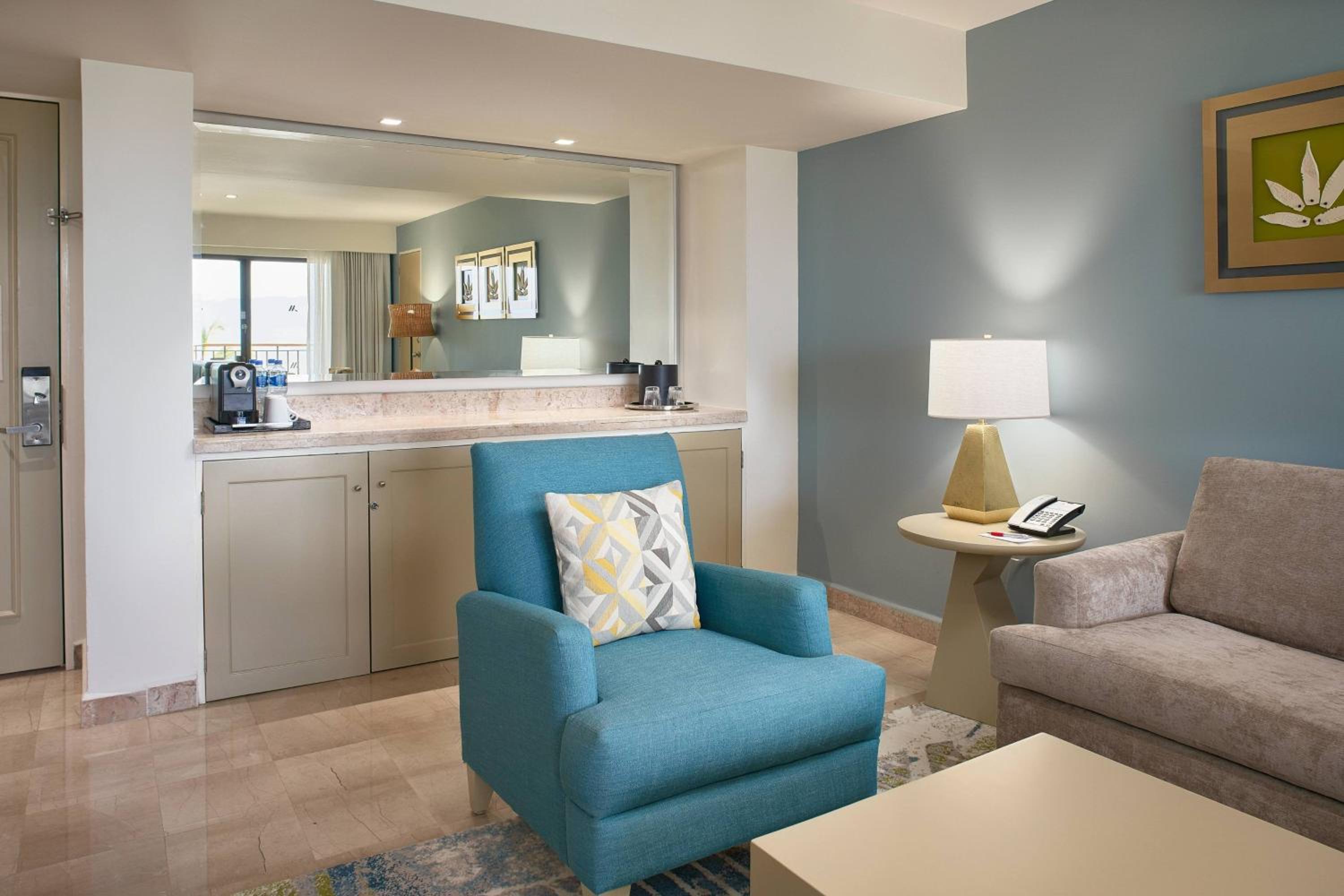 1 Bedroom Junior Suite, 1 King, Ocean view - Photo 1