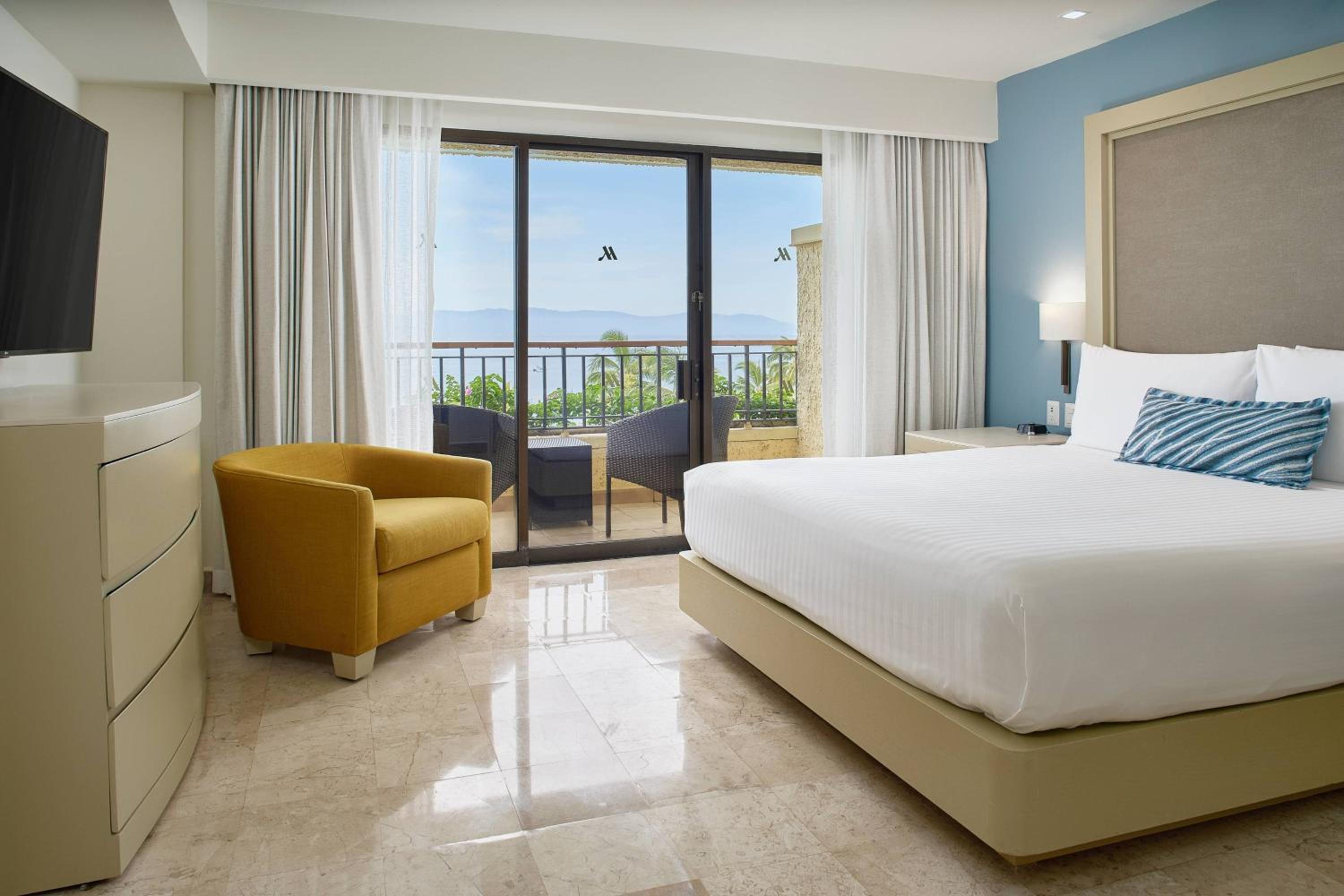 1 Bedroom Junior Suite, 1 King, Ocean view - Photo 6