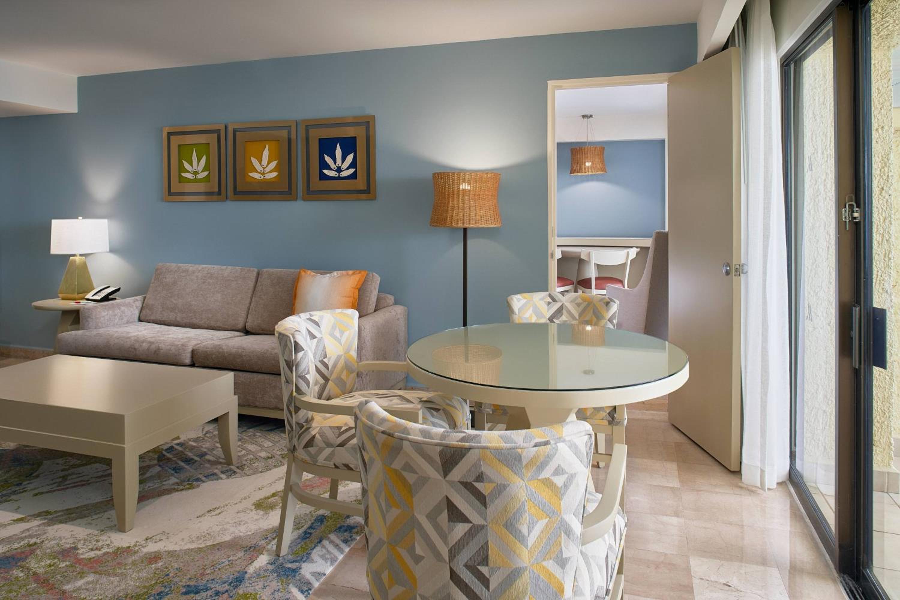 1 Bedroom Junior Suite, 1 King, Ocean view - Photo 5