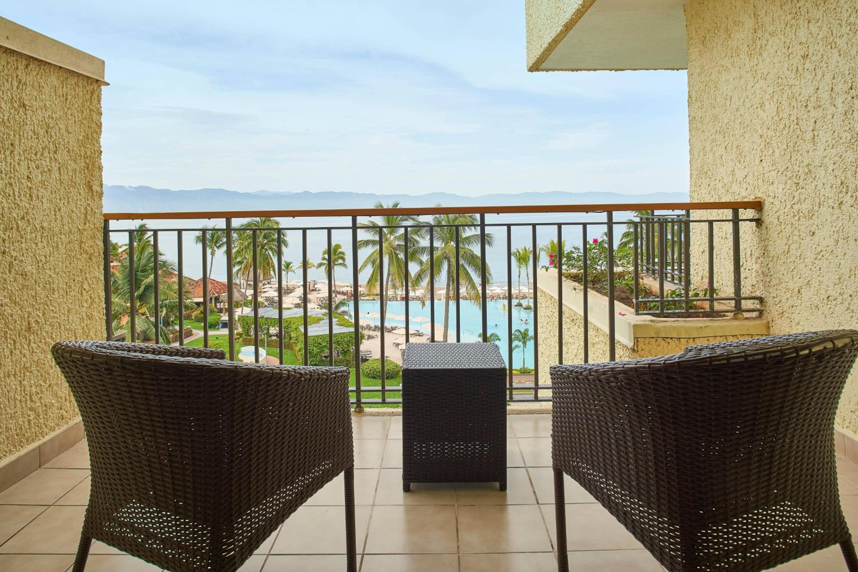 1 Bedroom Junior Suite, 1 King, Ocean view - Photo 4