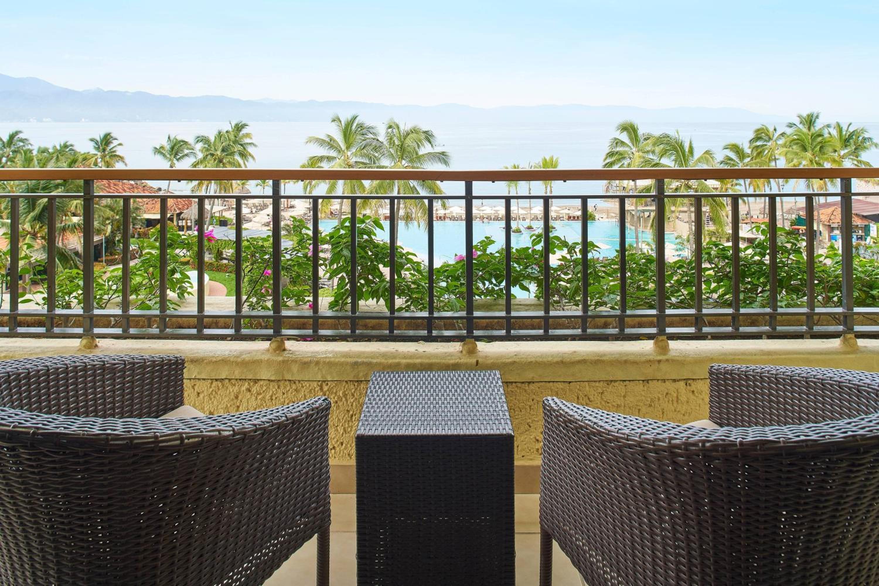 1 Bedroom Junior Suite, 1 King, Ocean view - Photo 3