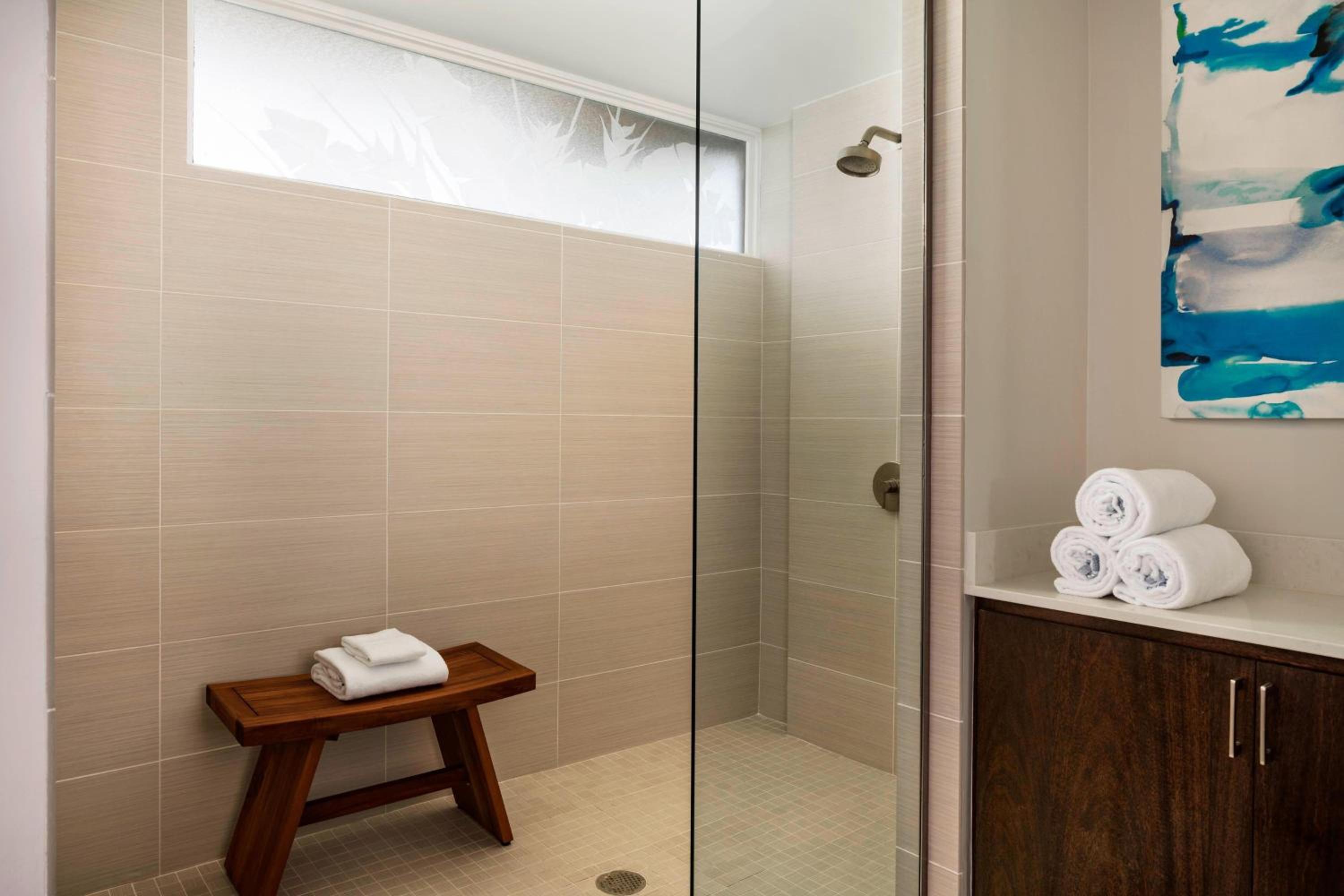 Na Hale Oceanfront Double, Larger Guest room, 2 Double - Photo 3