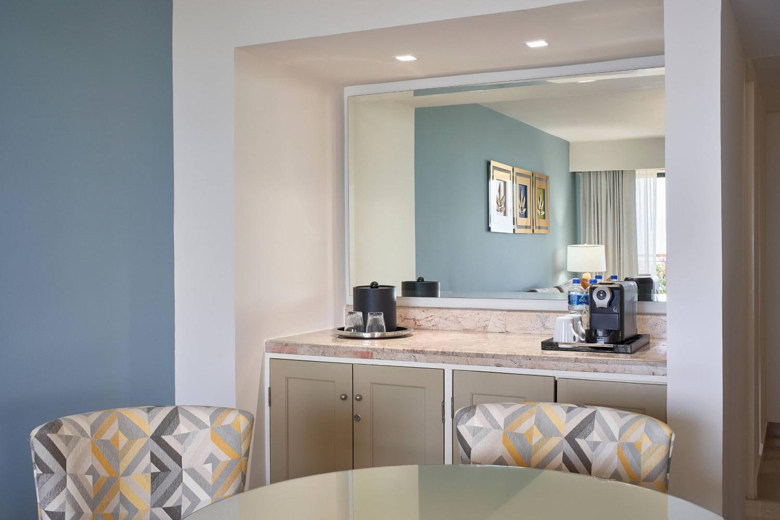 Luxury Suite, 1 Bedroom Larger Suite, 1 King, Panoramic view photo 3