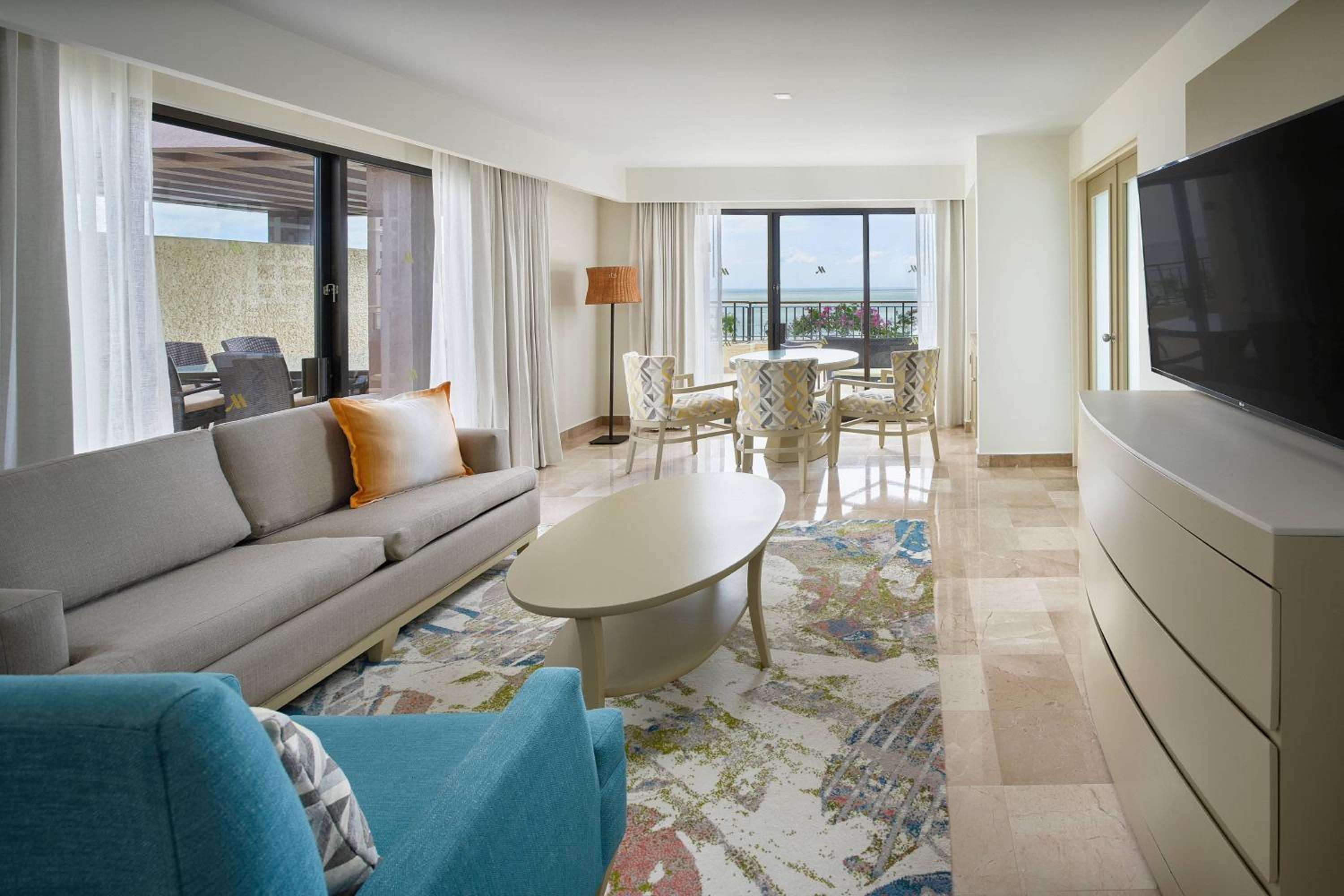 Diplomat Suite, 1 Bedroom Larger Suite, 1 King, Ocean view
