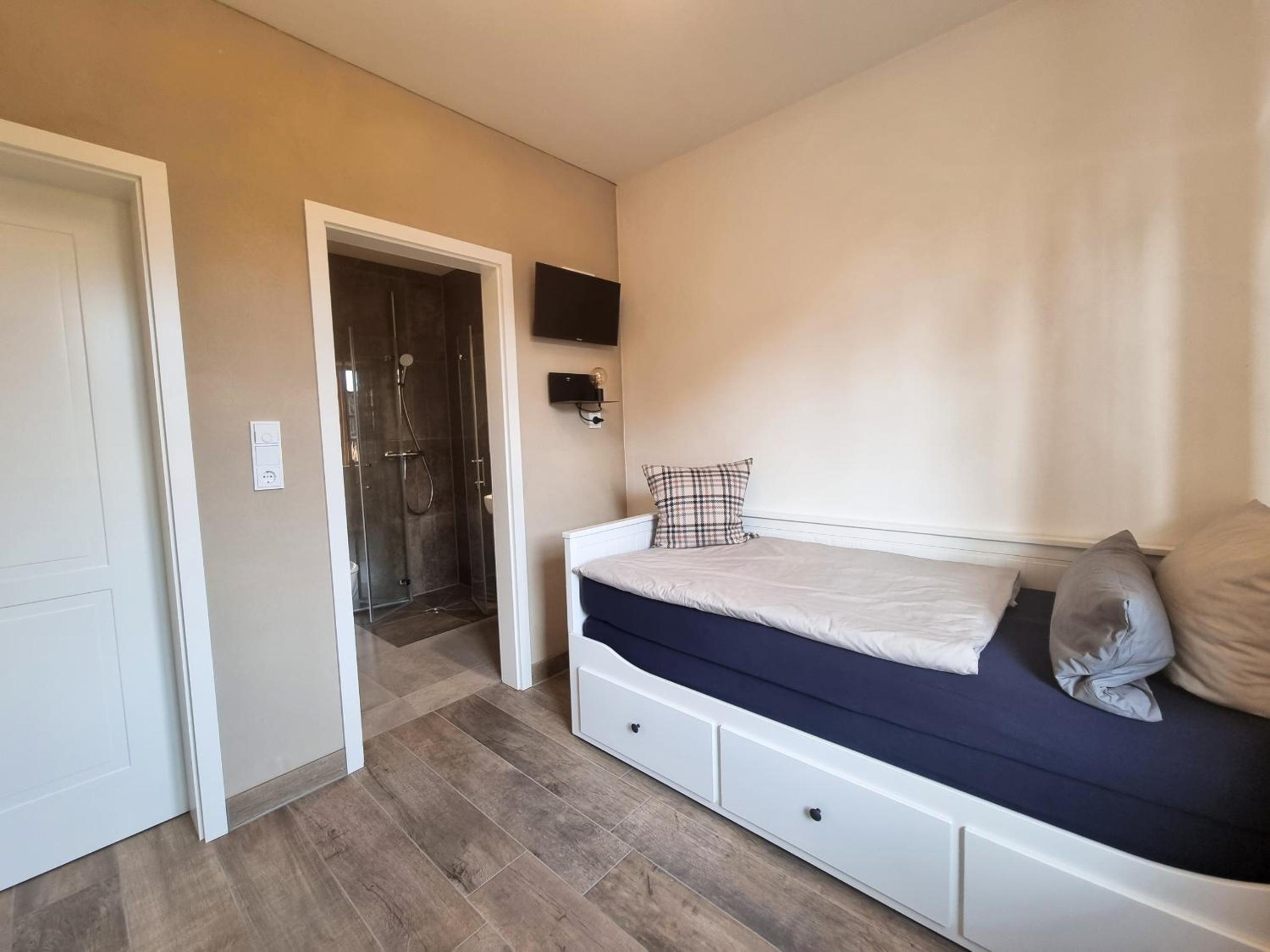 Standard Single Room - Photo 3