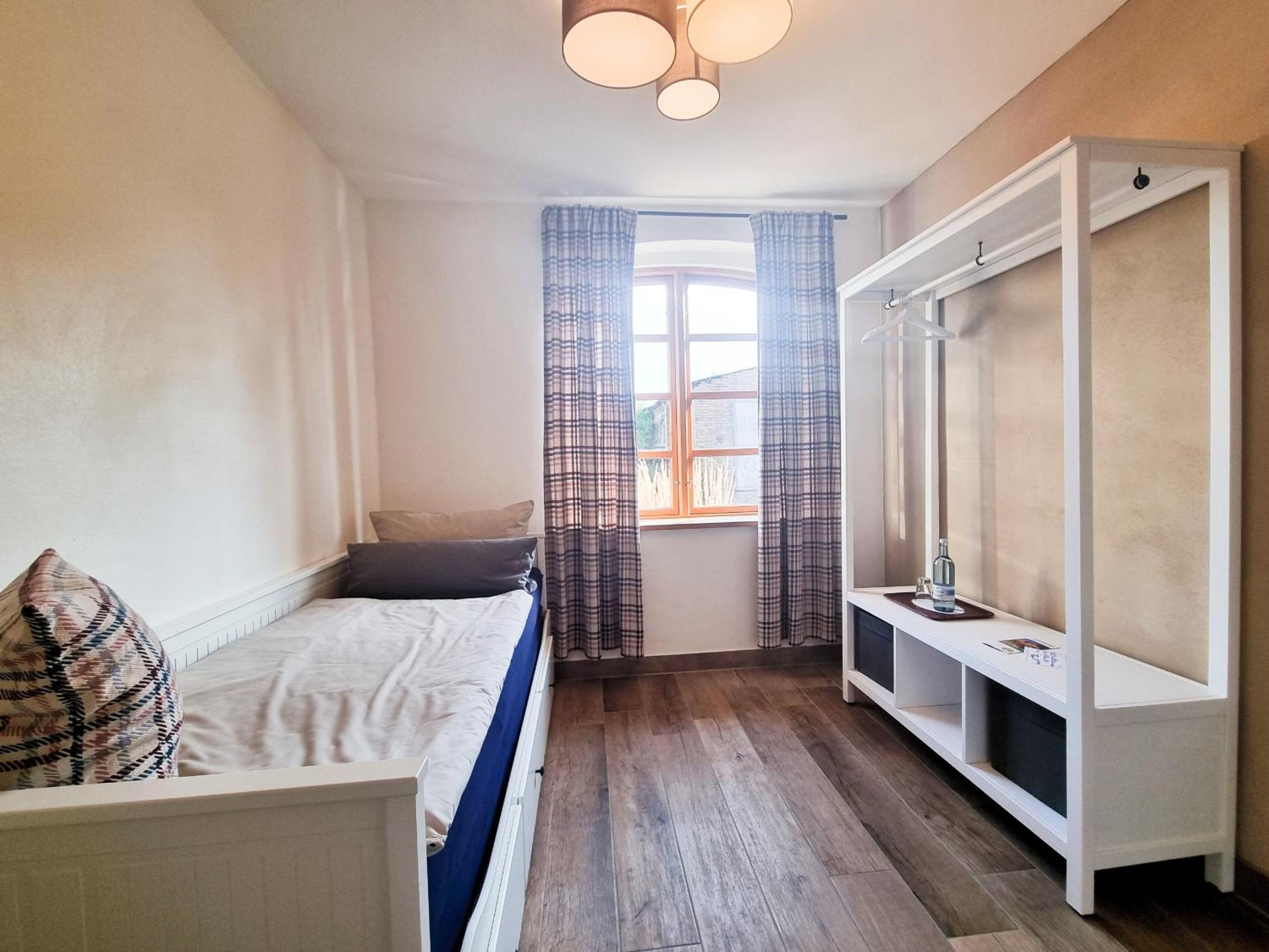 Standard Single Room - Photo 2