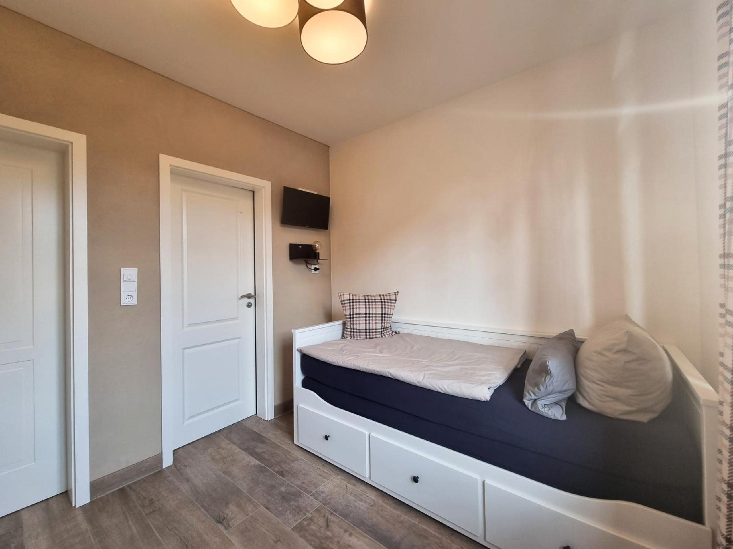 Standard Single Room - Photo 8