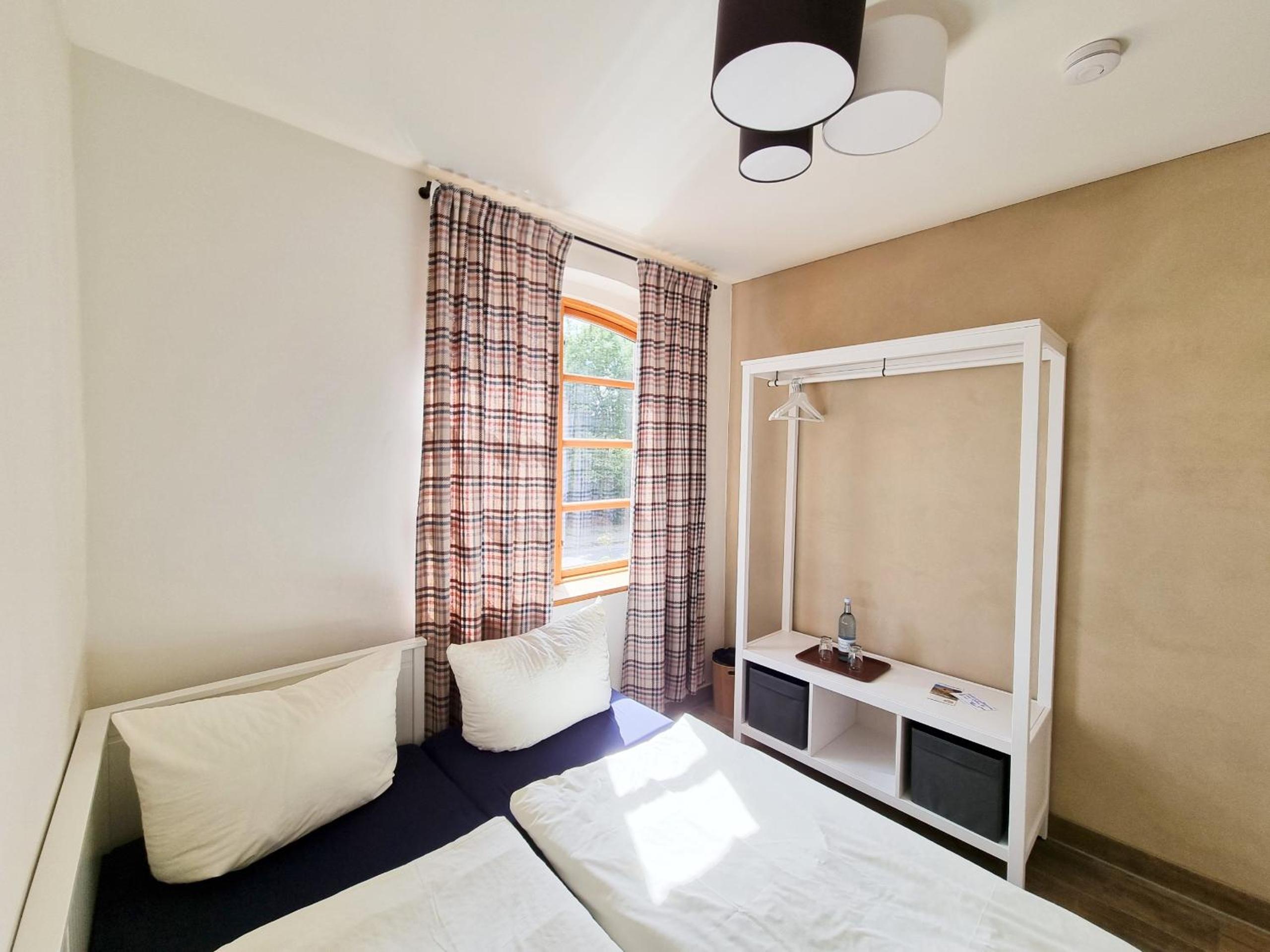 Standard Single Room - Photo 11
