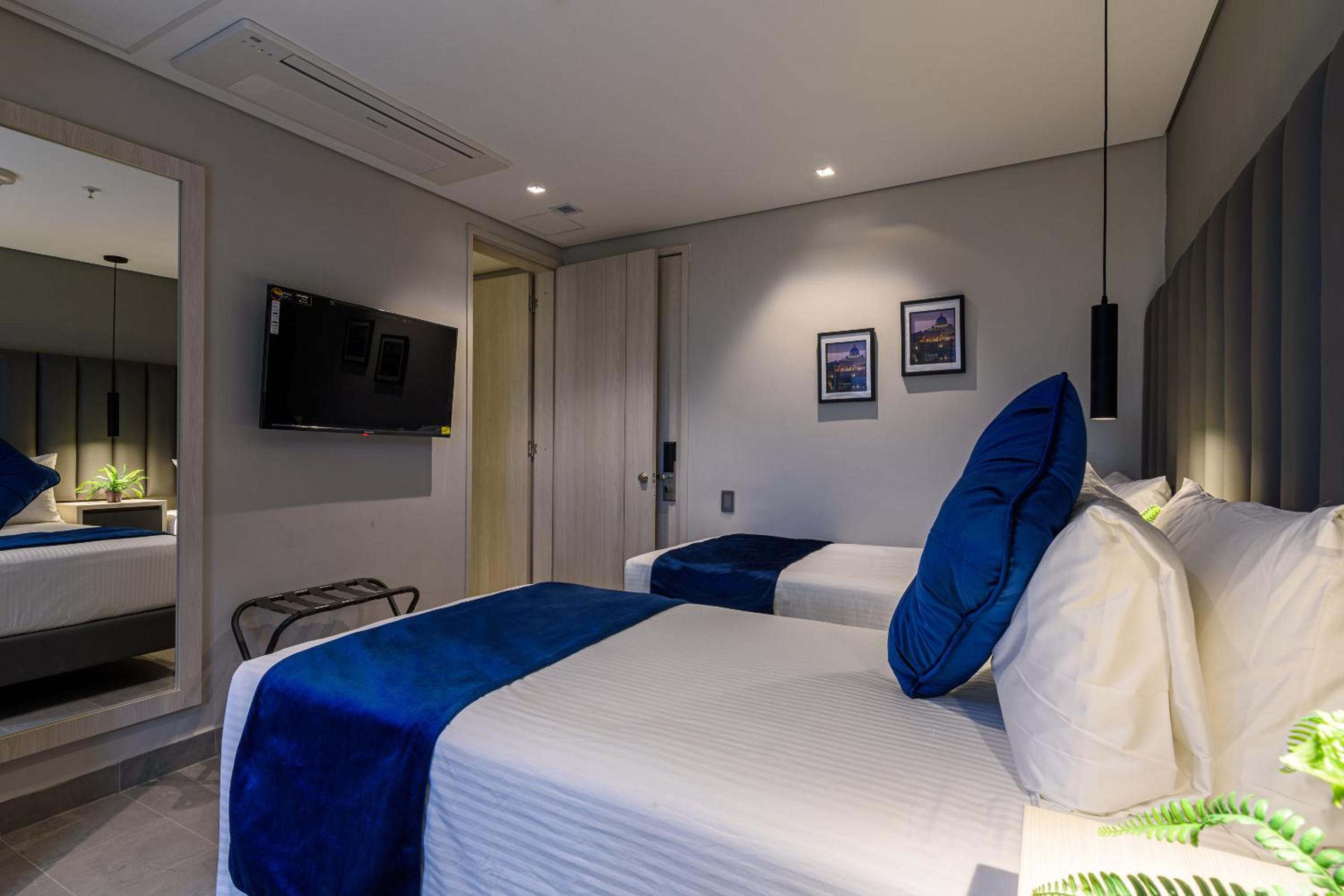Twin Room - Photo 3