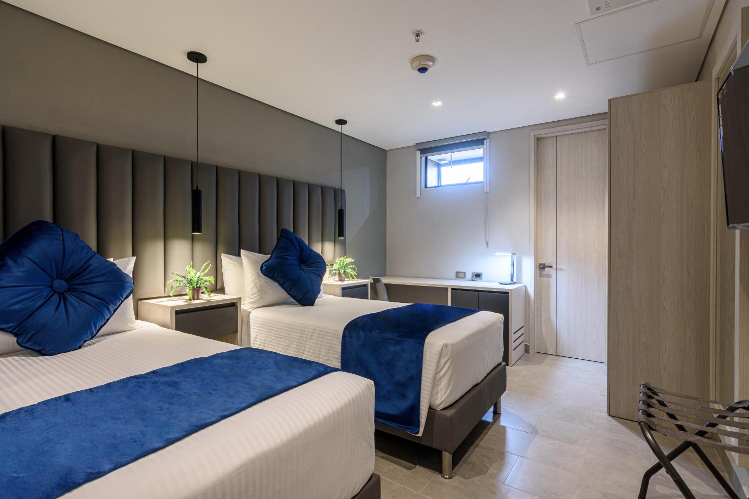 Twin Room - Photo 2