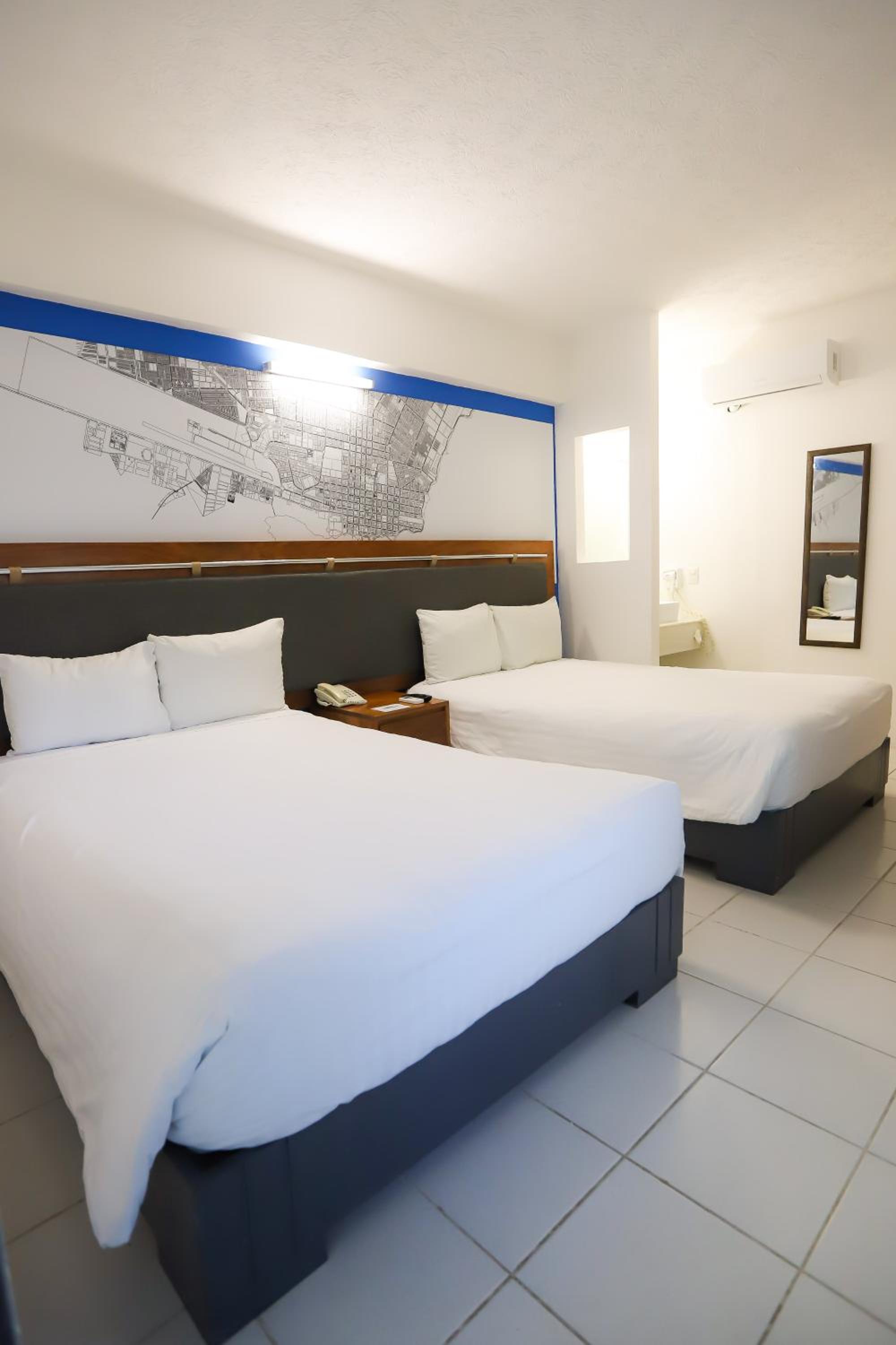 Double Room with Two Double Beds - Non-Smoking photo 3