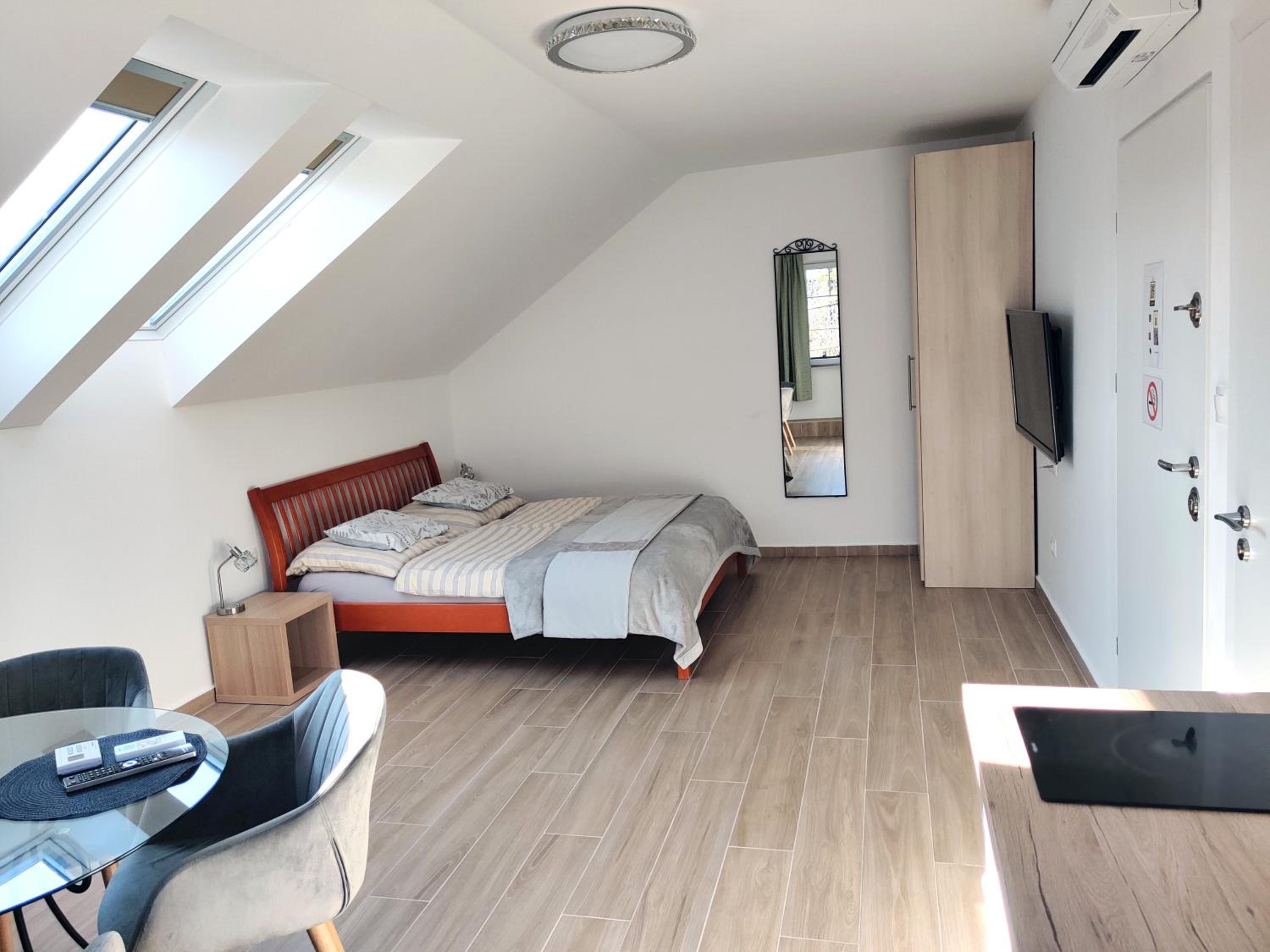 One-Bedroom Apartment photo 2