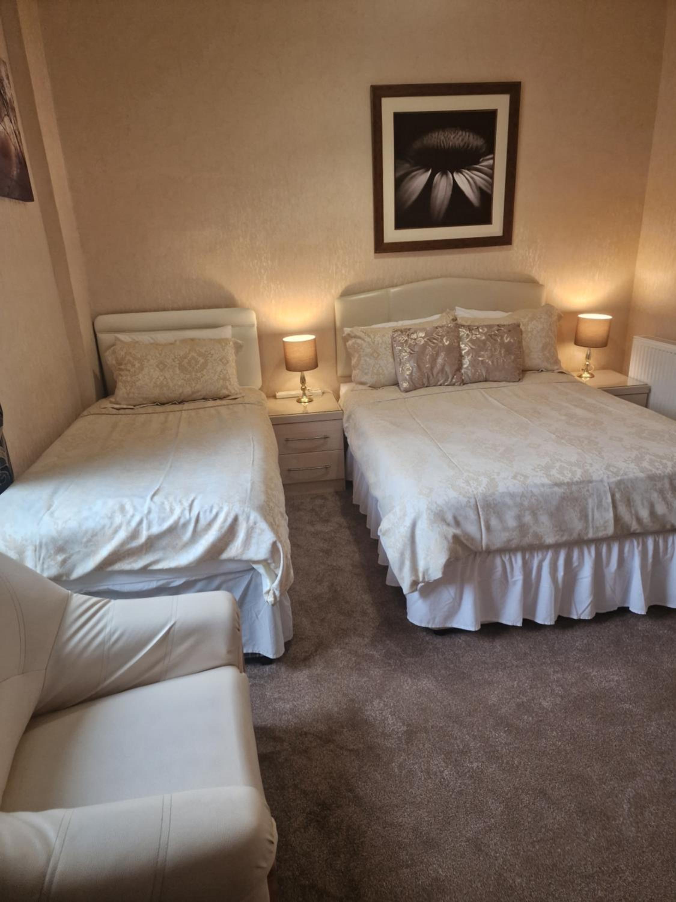 Triple Room with Private Bathroom photo 3