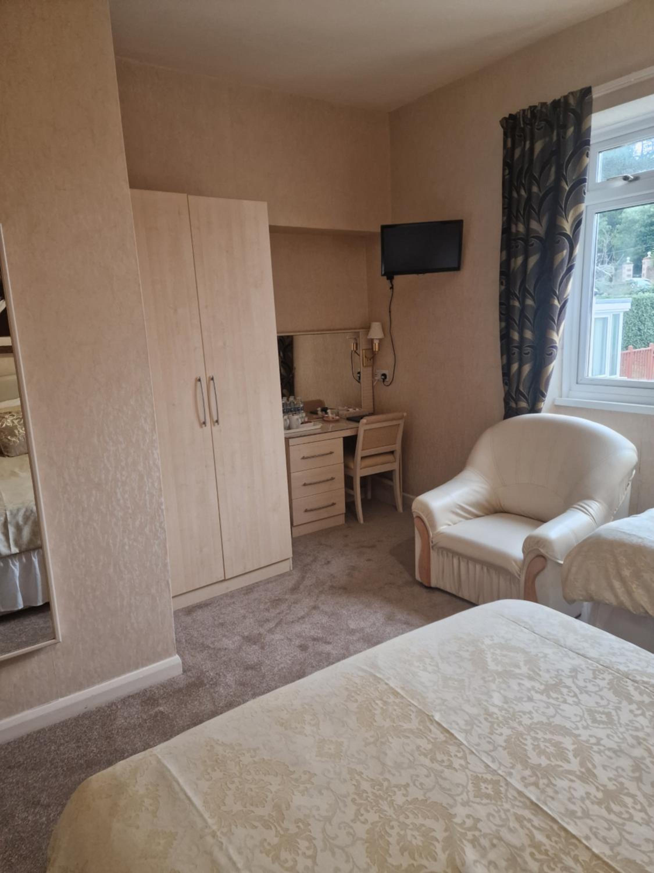 Triple Room with Private Bathroom photo 2