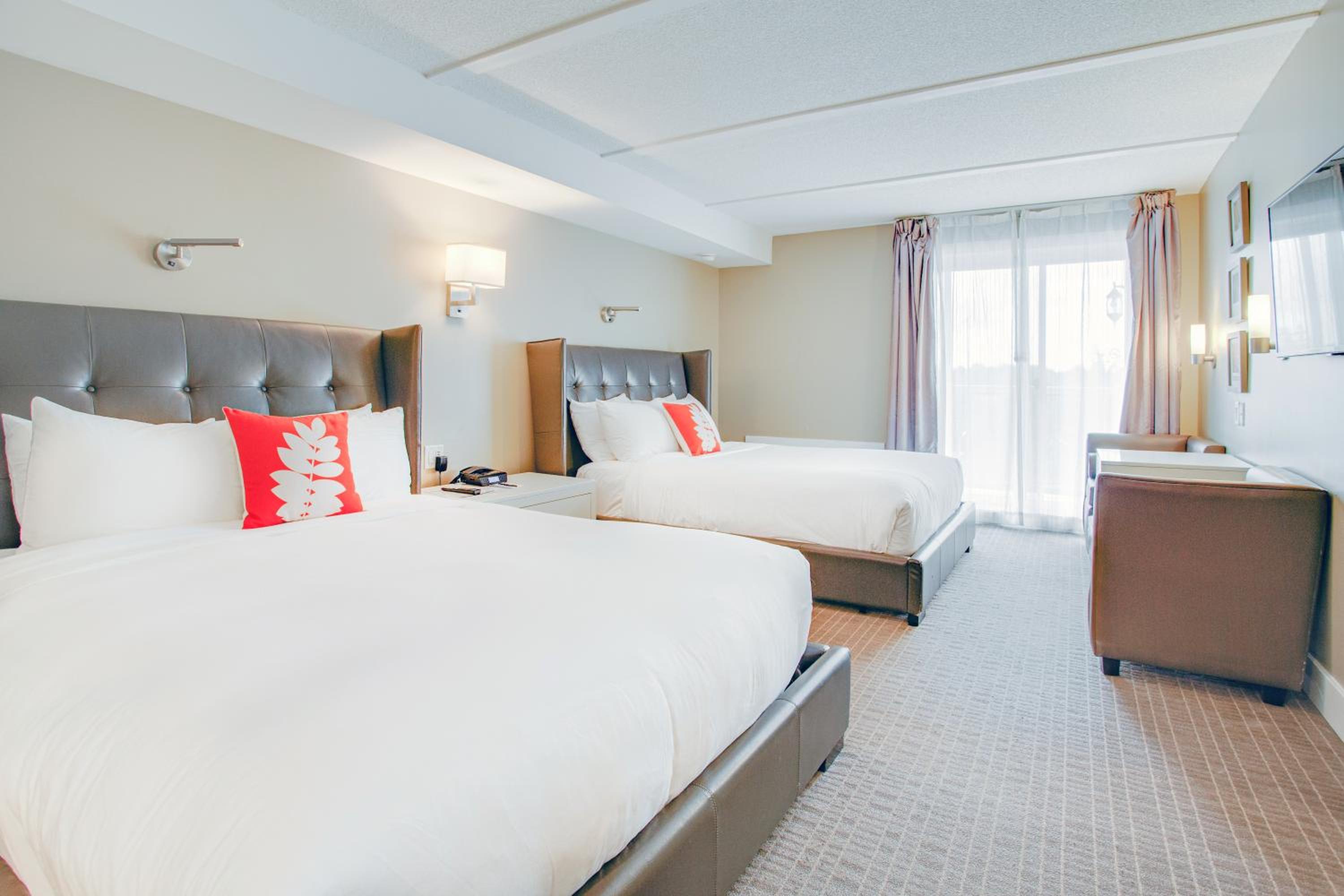 Deluxe Queen Room with Two Queen Beds photo 2