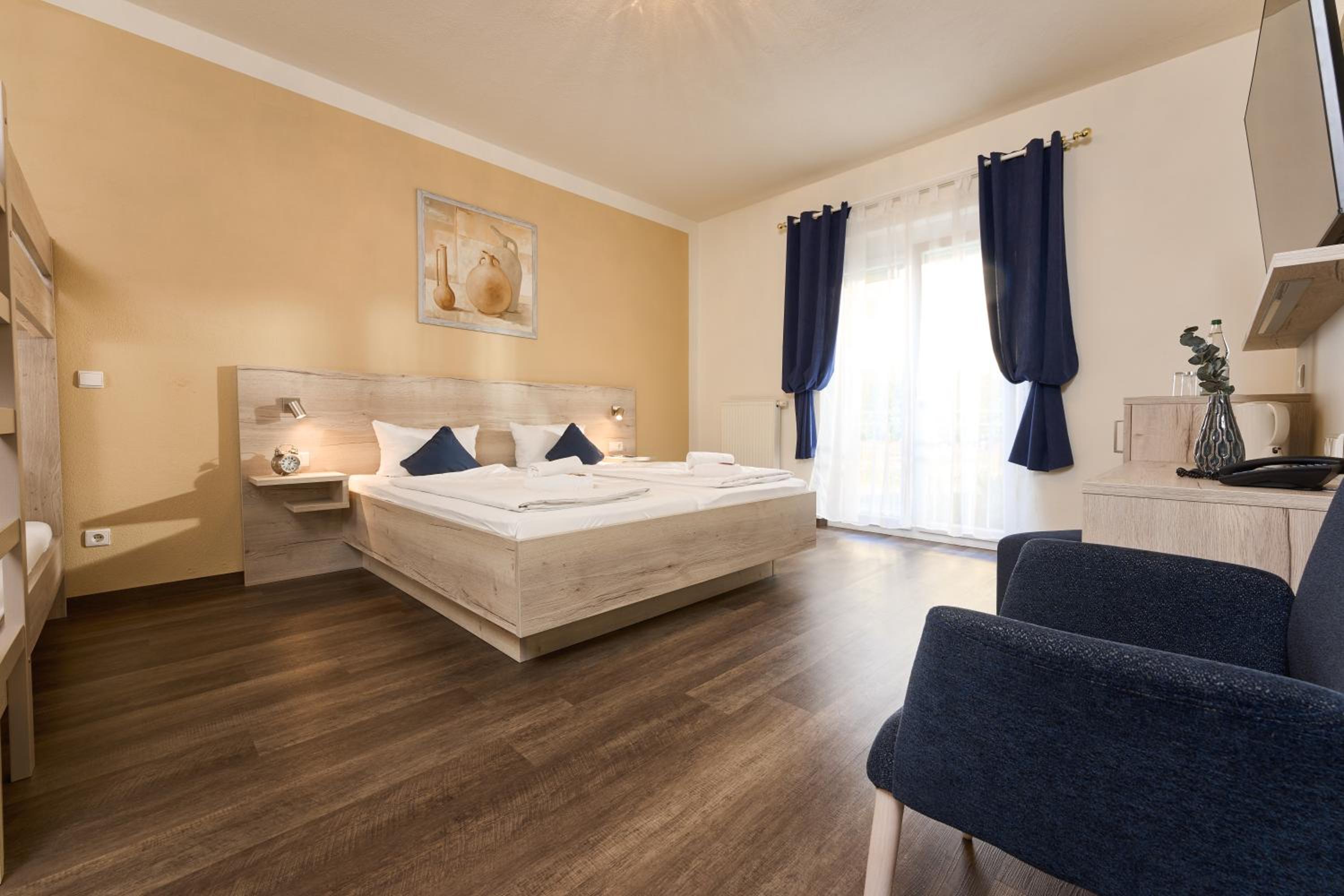 Quadruple Room - Photo 5