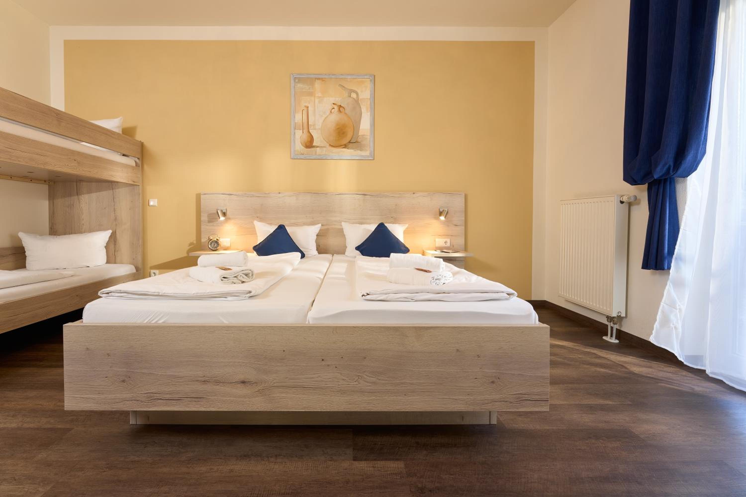 Quadruple Room - Photo 4