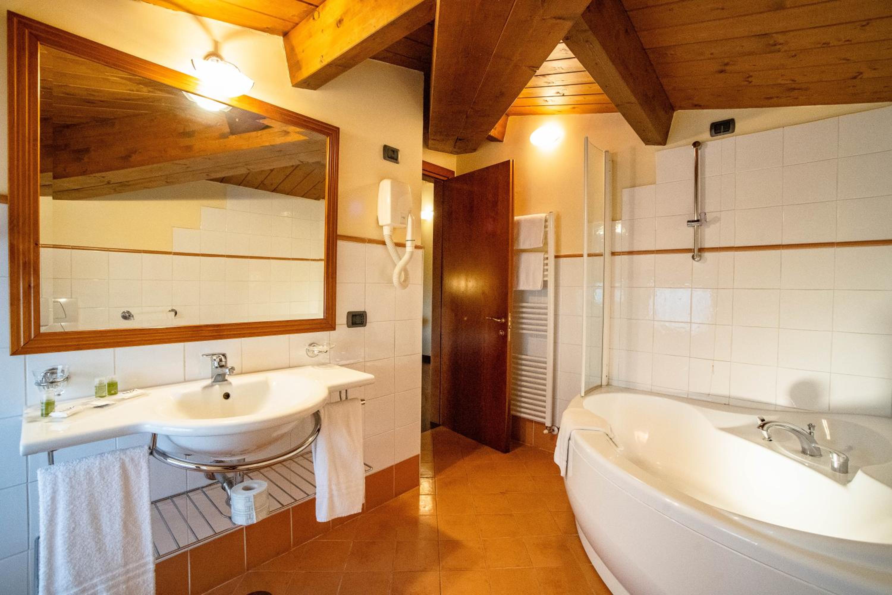 Suite (2 Adults) - Photo 7