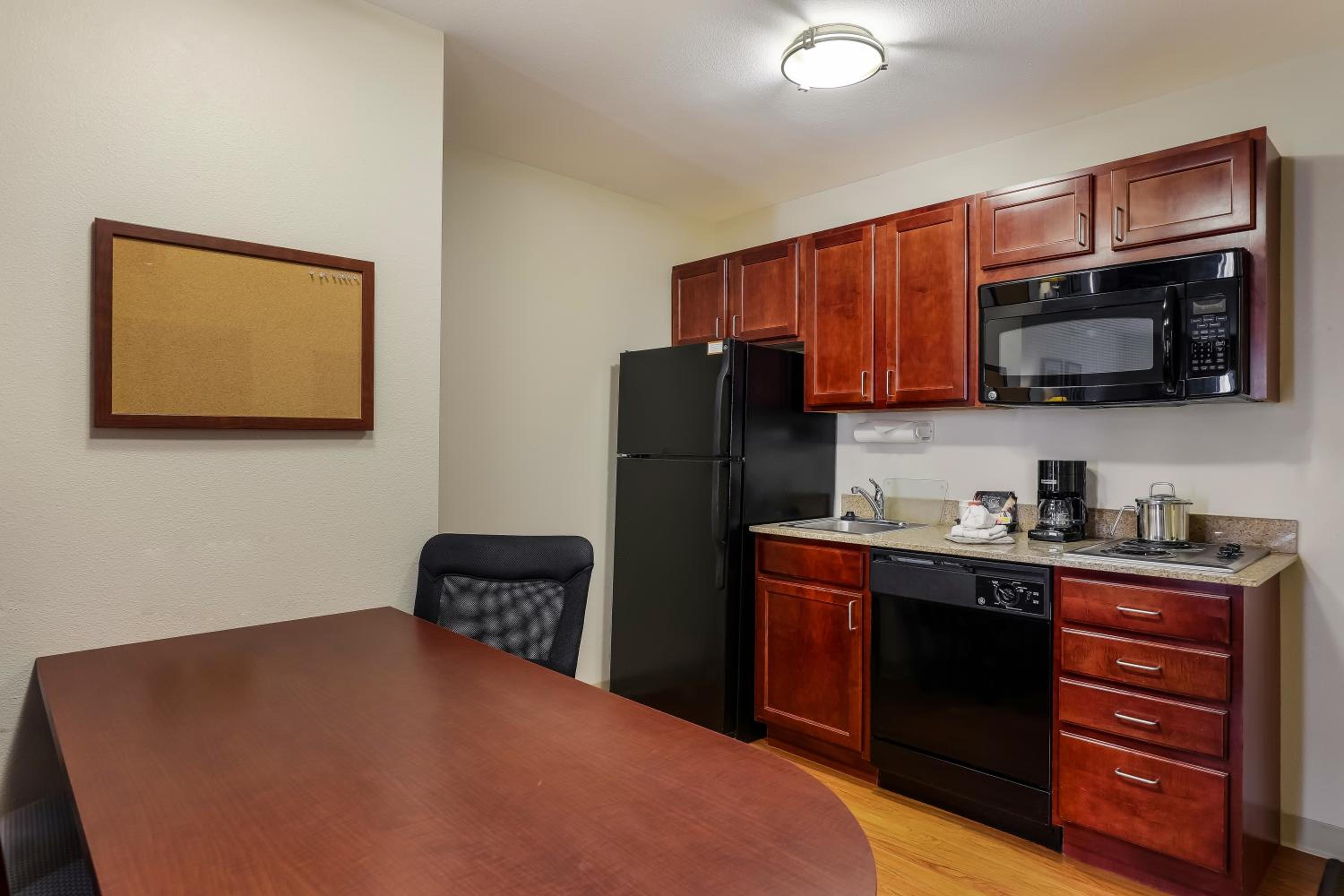 Efficiency King Suite with Sofa bed - Non Smoking/Interior Hall - Photo 4