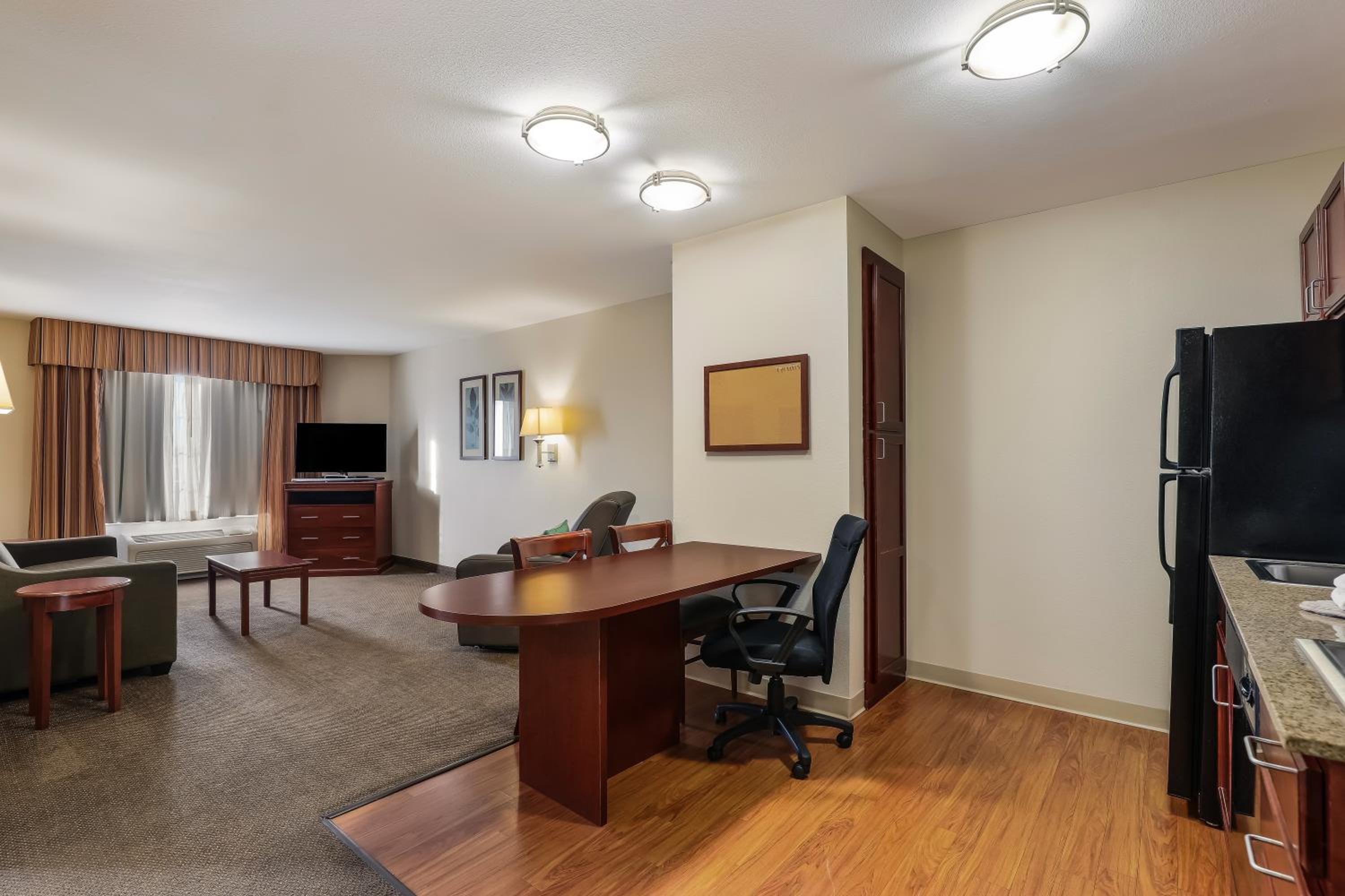 Efficiency King Suite with Sofa bed - Non Smoking/Interior Hall - Photo 1