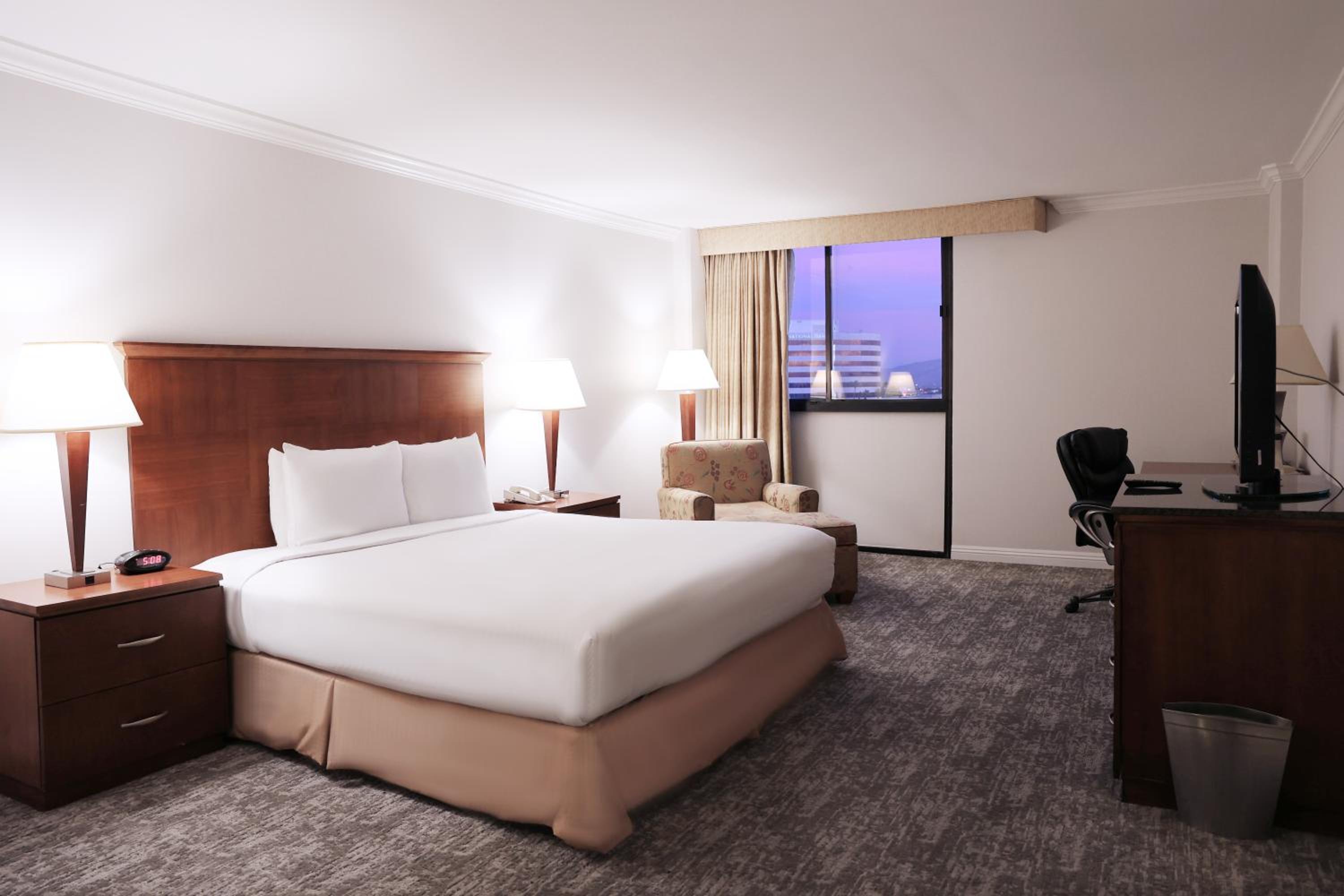 Leisure King Room - Non-Smoking photo 1