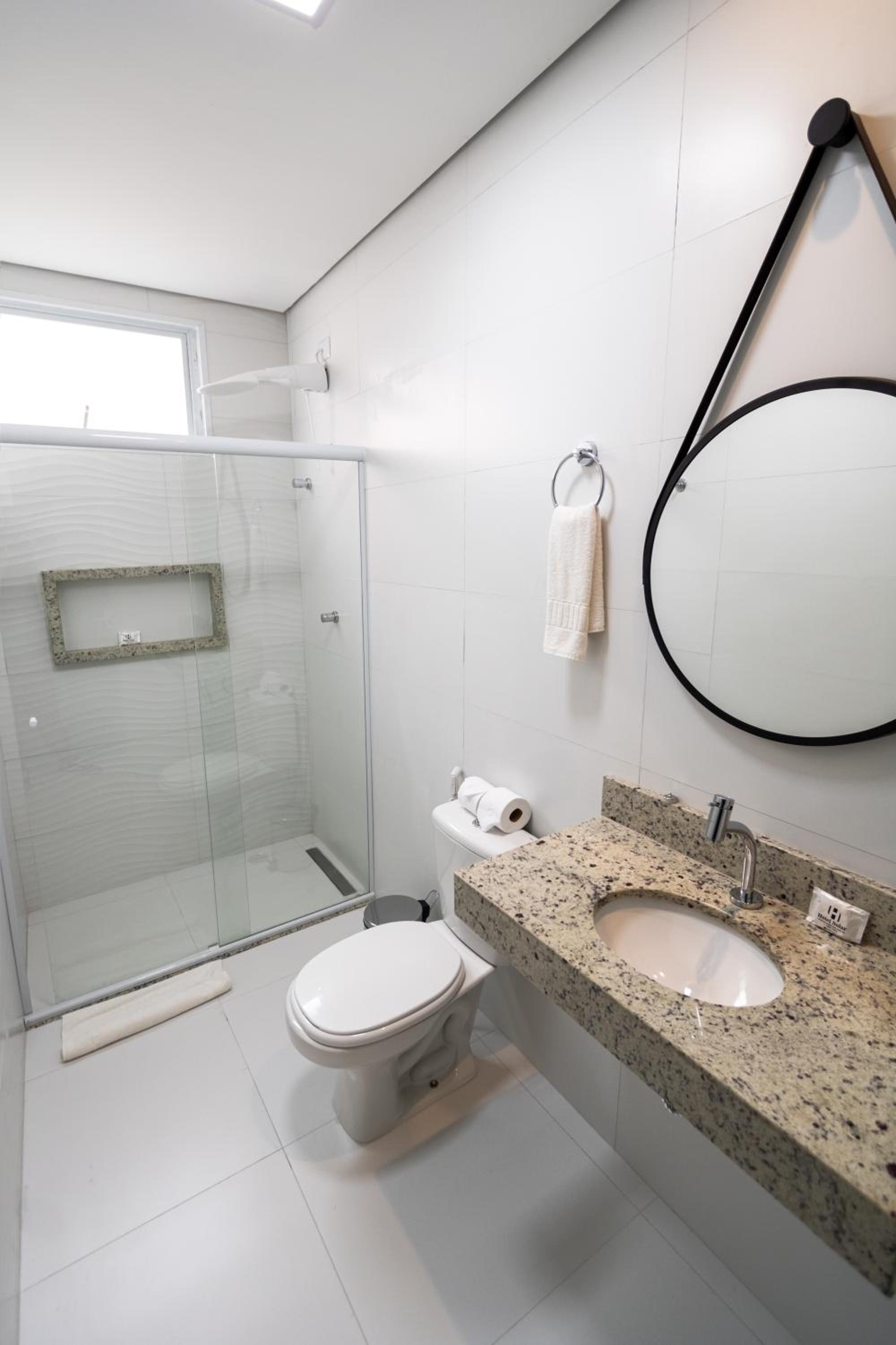 Large Double Room - Photo 4