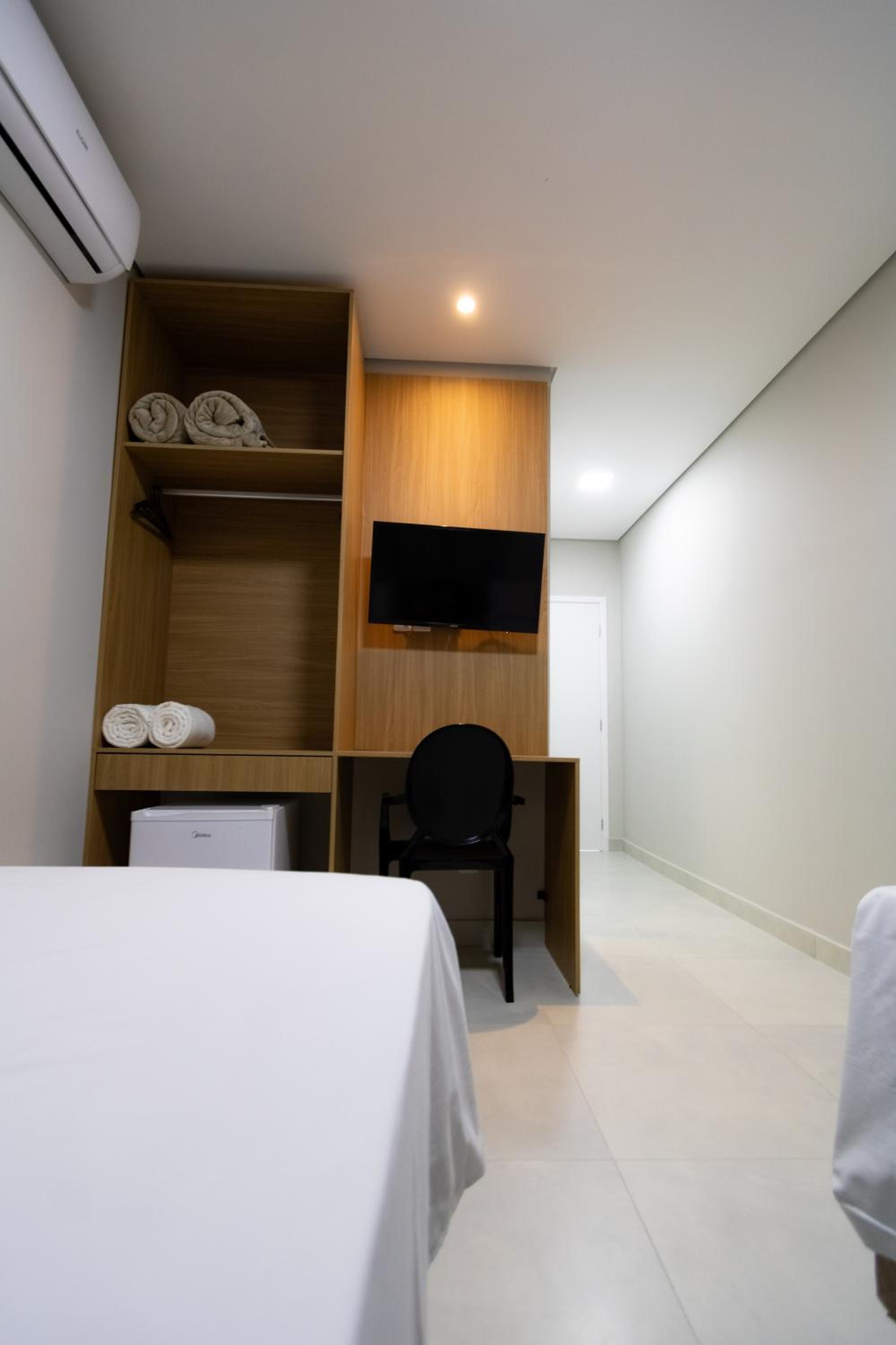 Large Double Room - Photo 5