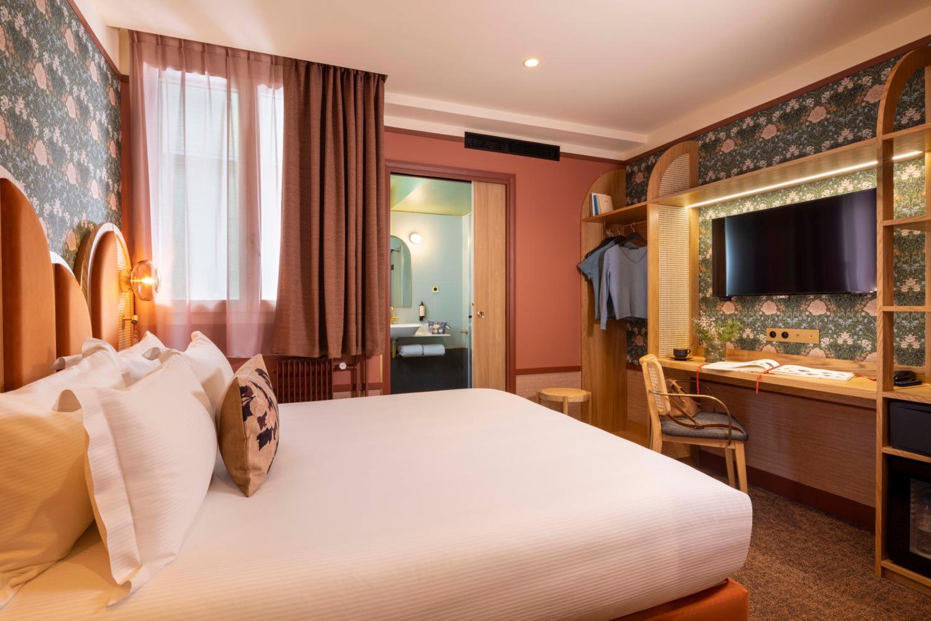 Comfort Queen Room photo 2