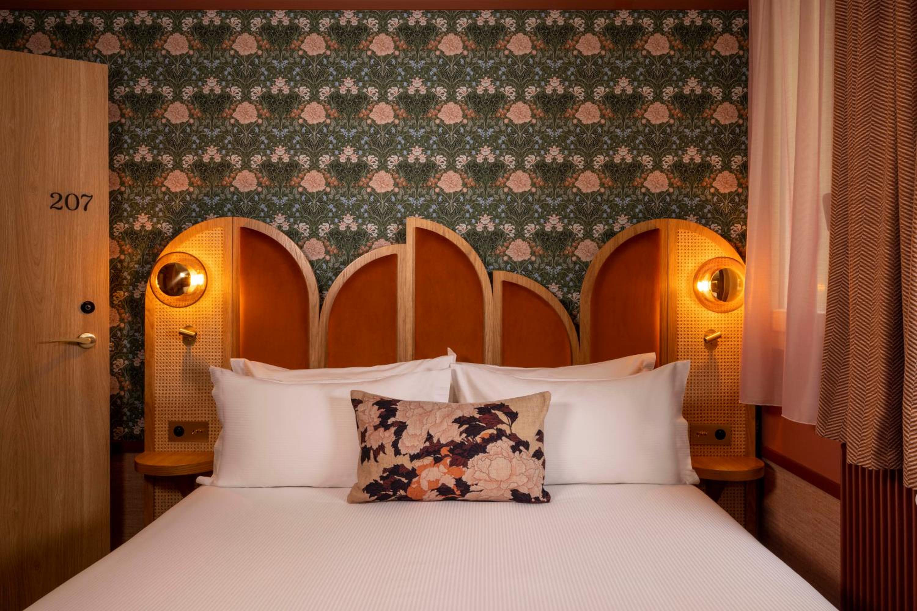 Comfort Queen Room photo 3