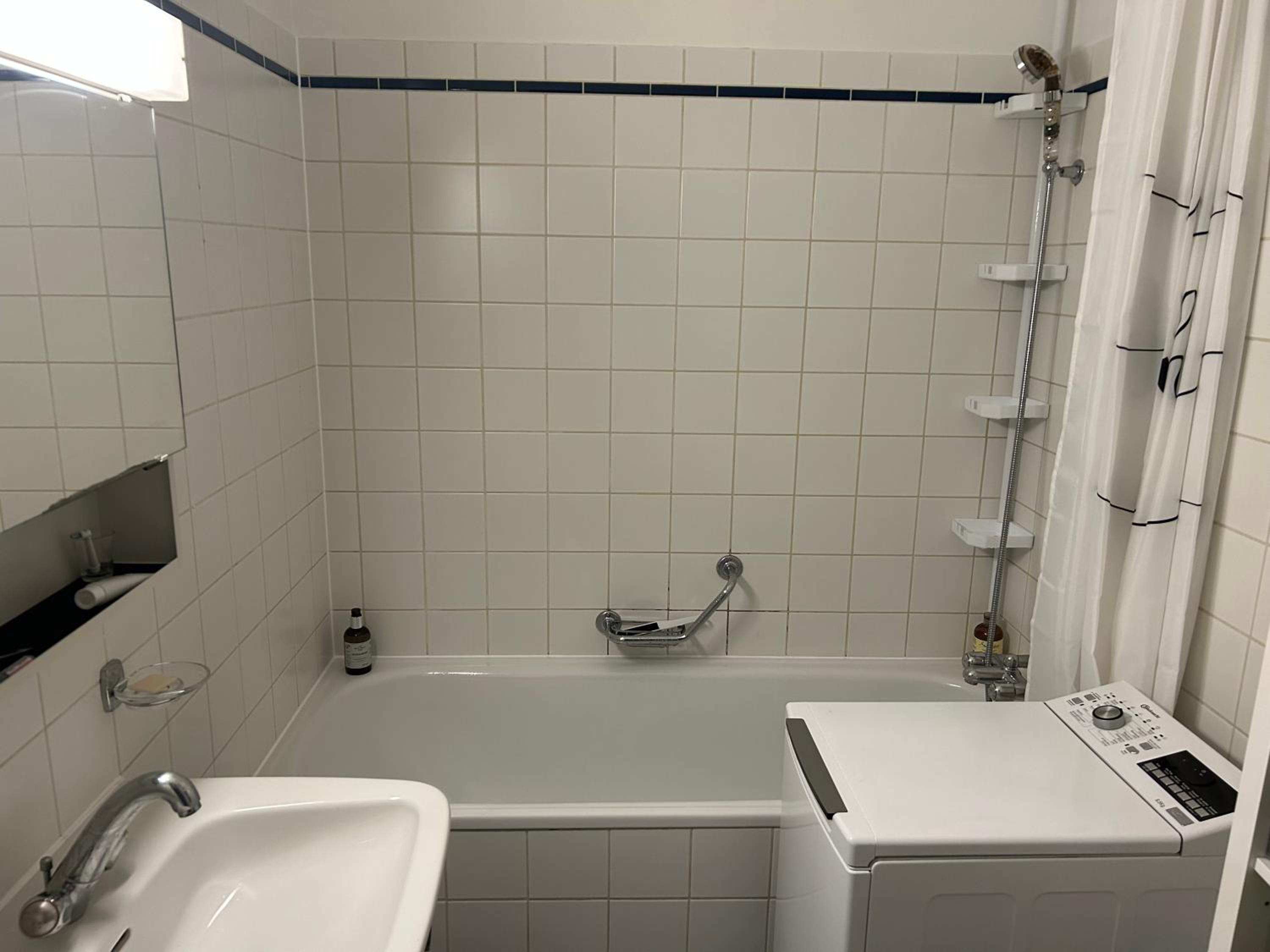 Double Room with Shared Bathroom photo 2
