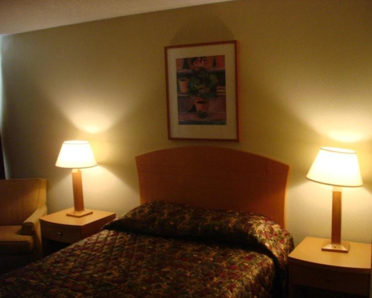 Queen Room photo 1