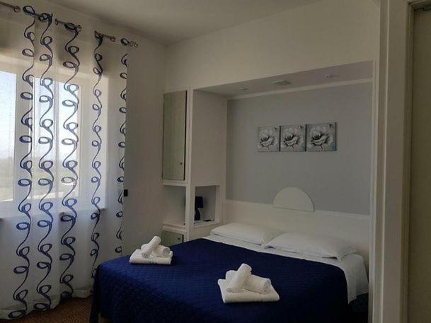 Queen Room with Sea View - Photo 1