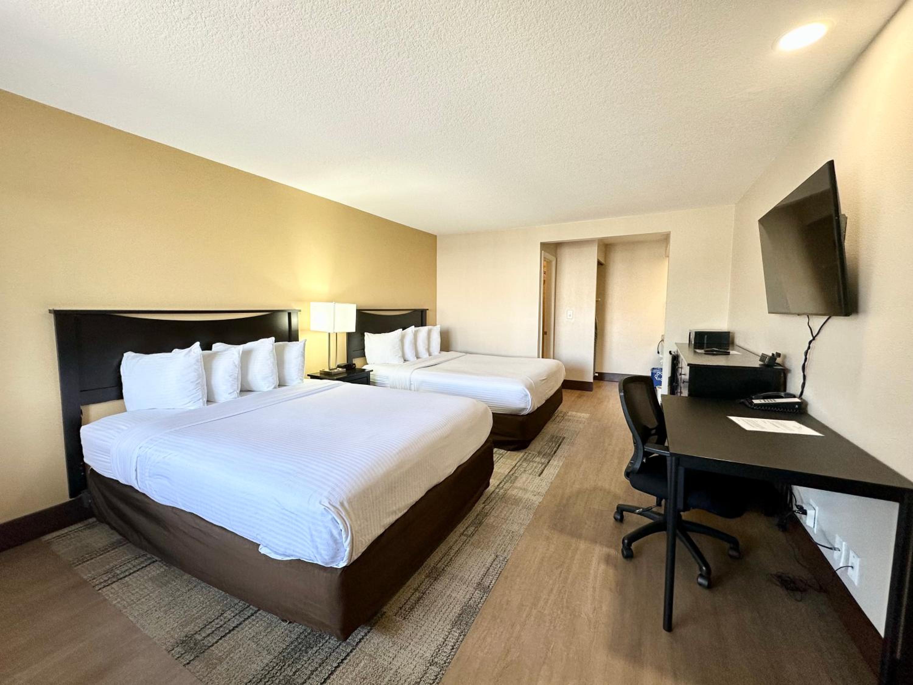 Two Queen Size Beds - Photo 5
