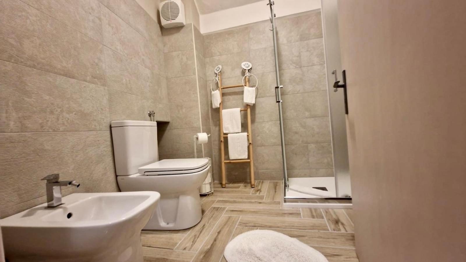 Family Room with Private Bathroom - Photo 11