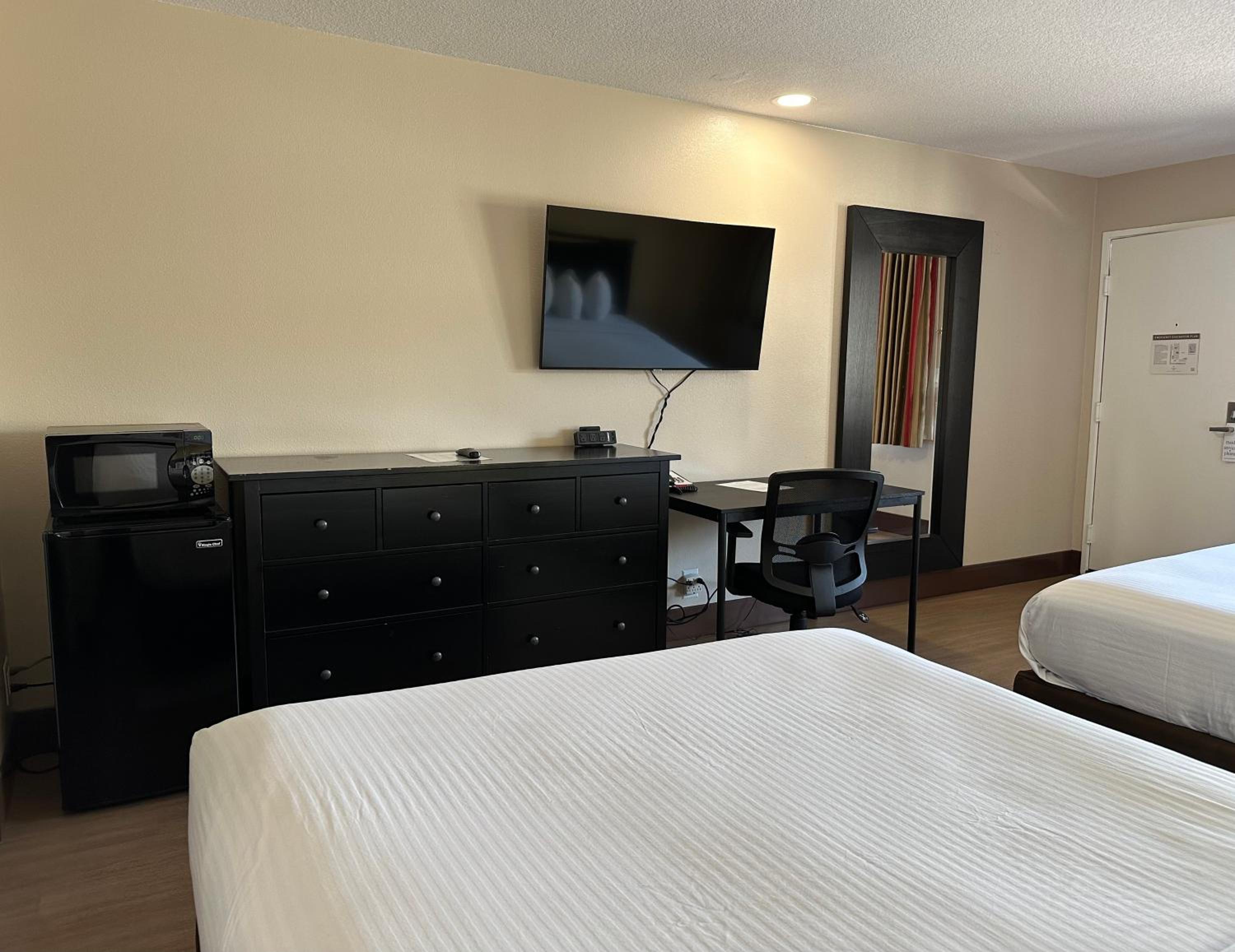 Two Queen Size Beds - Photo 6
