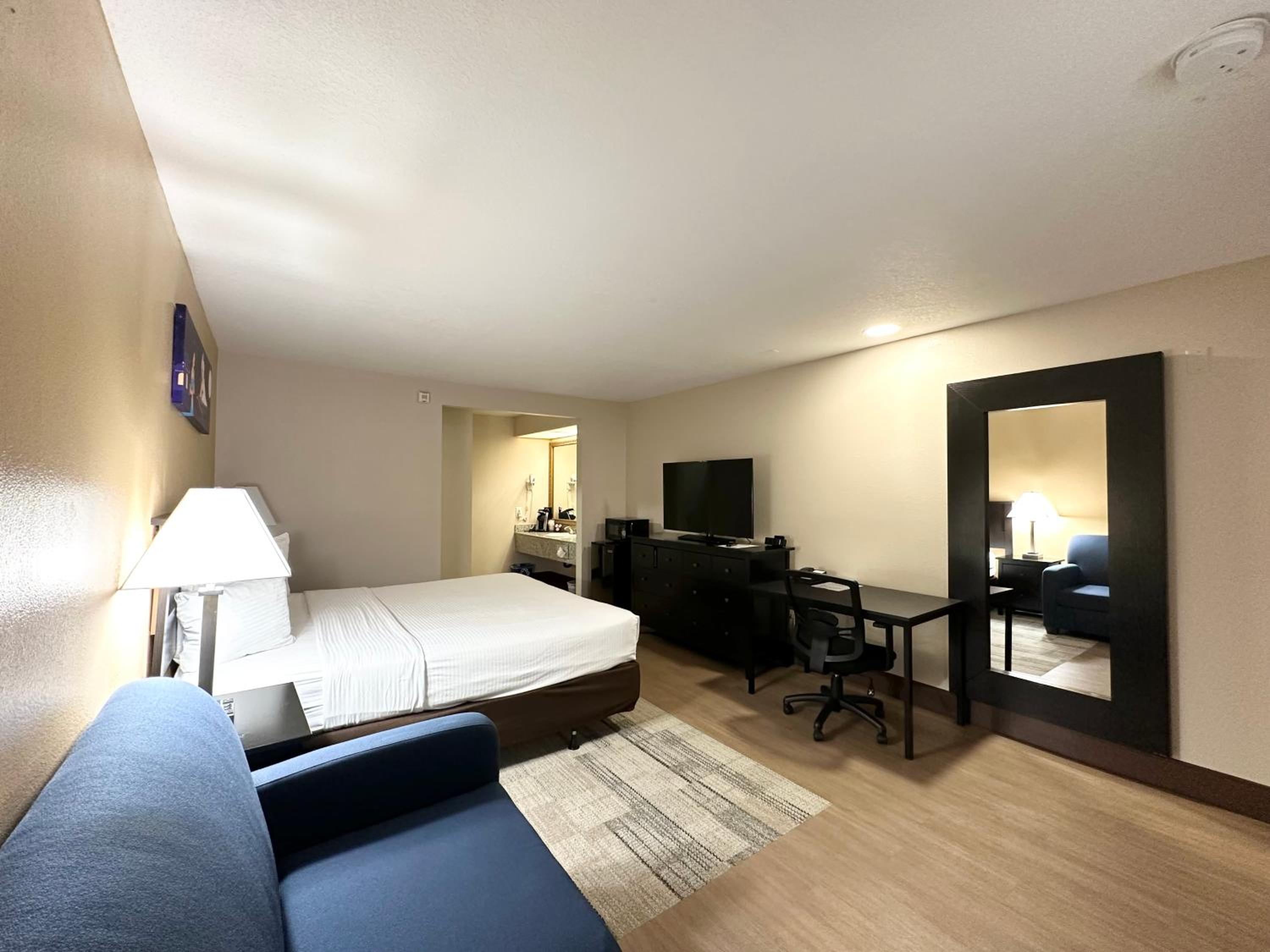 One King Size Bed - Photo 5