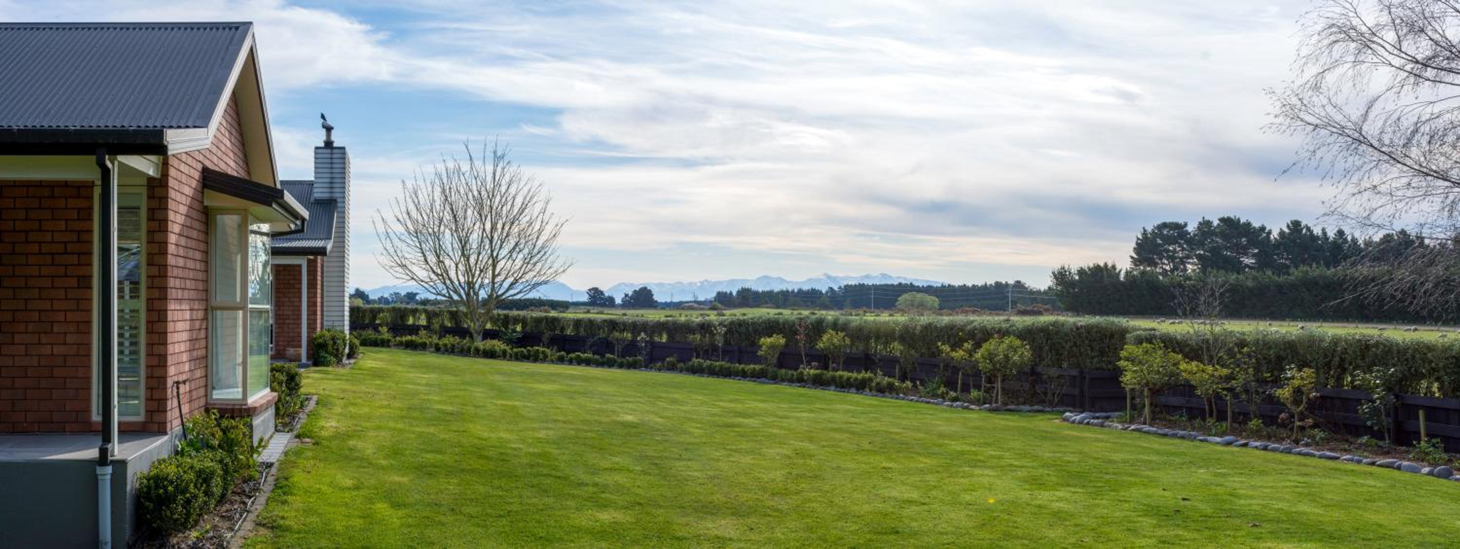 Queen Room with Garden View - Photo 4
