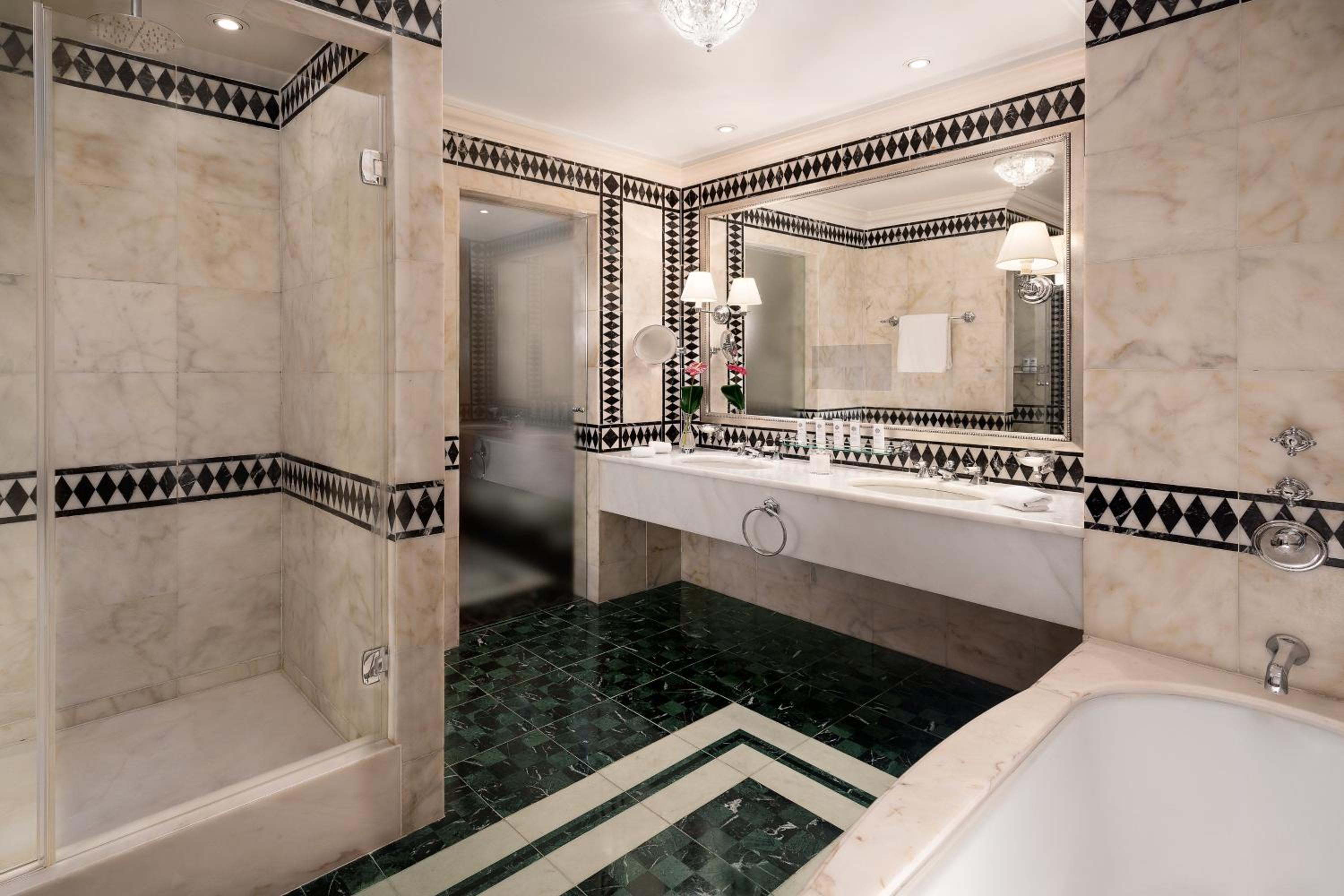 Deluxe King Suite with River View