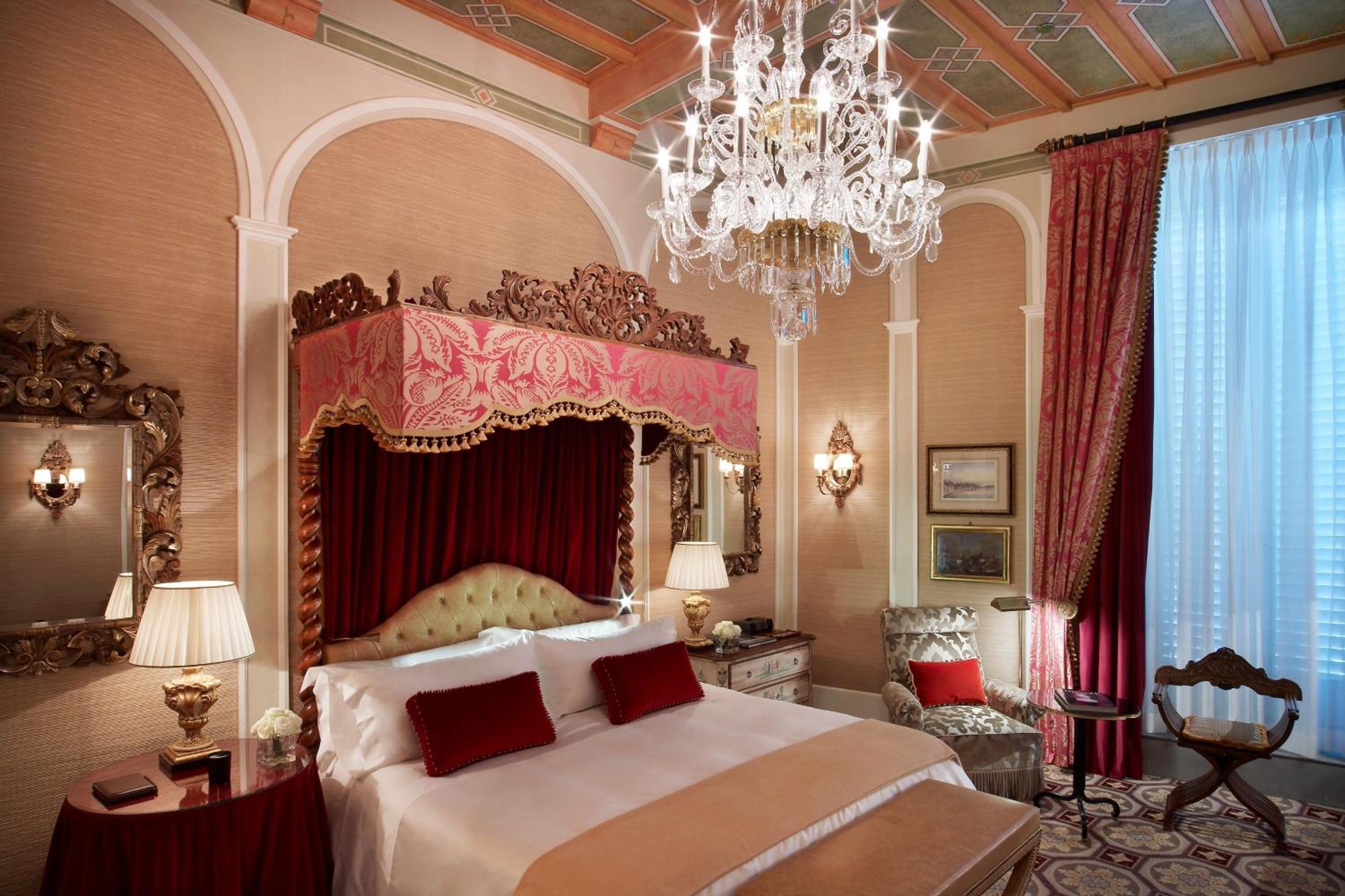 Premium, Guest room, 1 King thumbnail 6