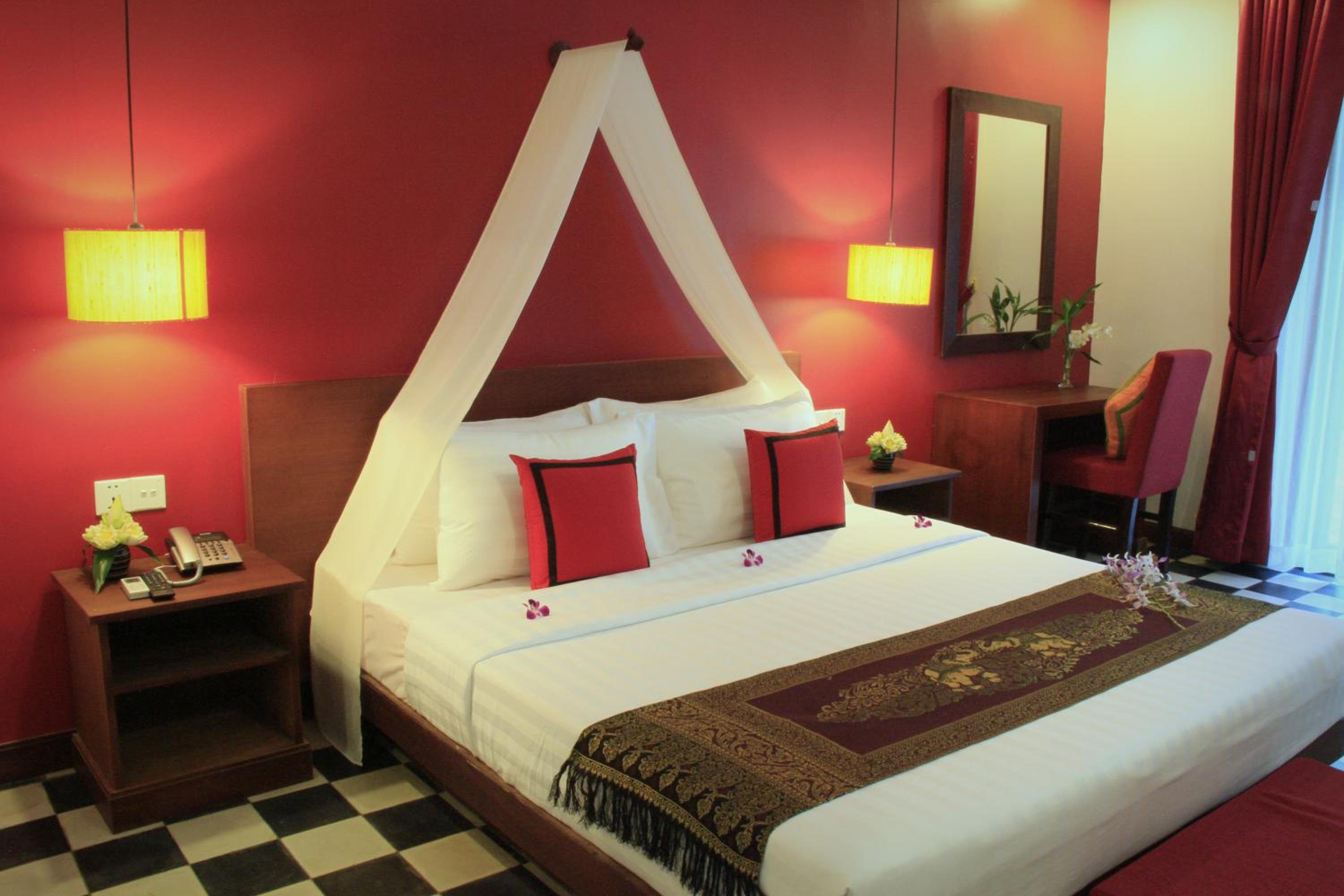 Deluxe Double Room with Balcony - Photo 9