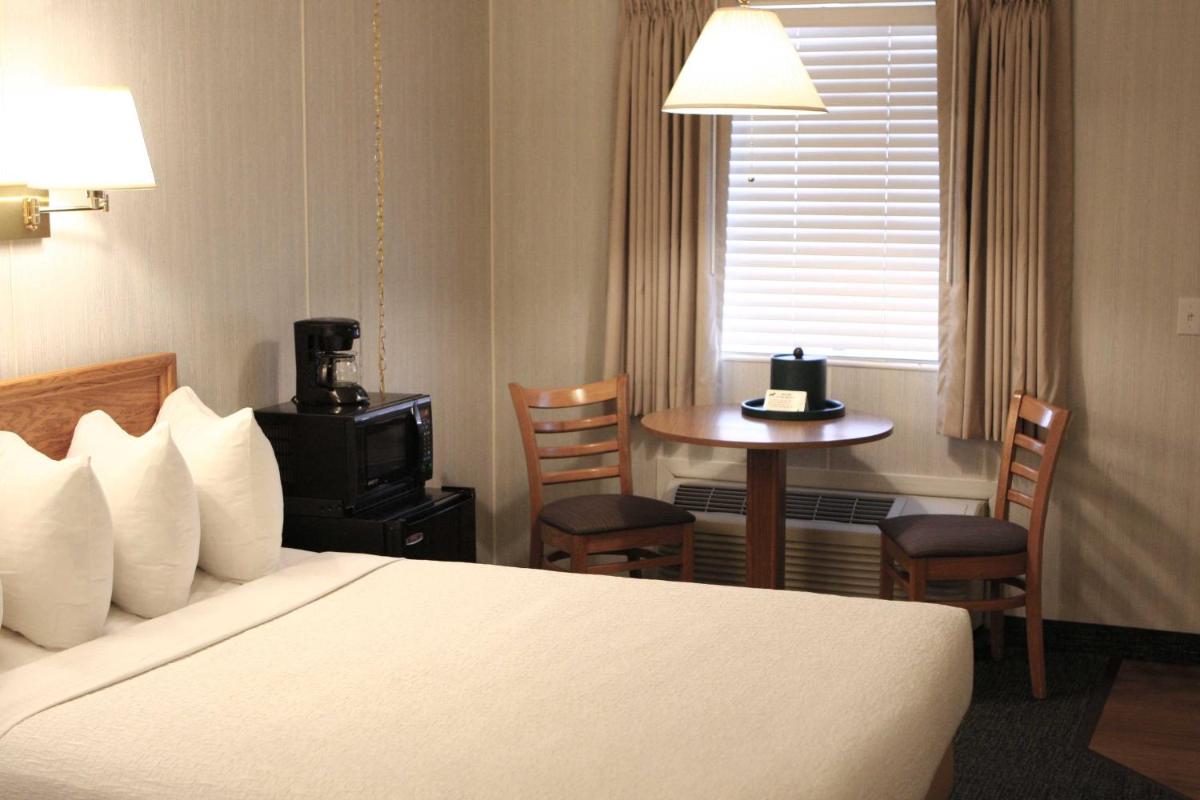 Queen Room photo 1