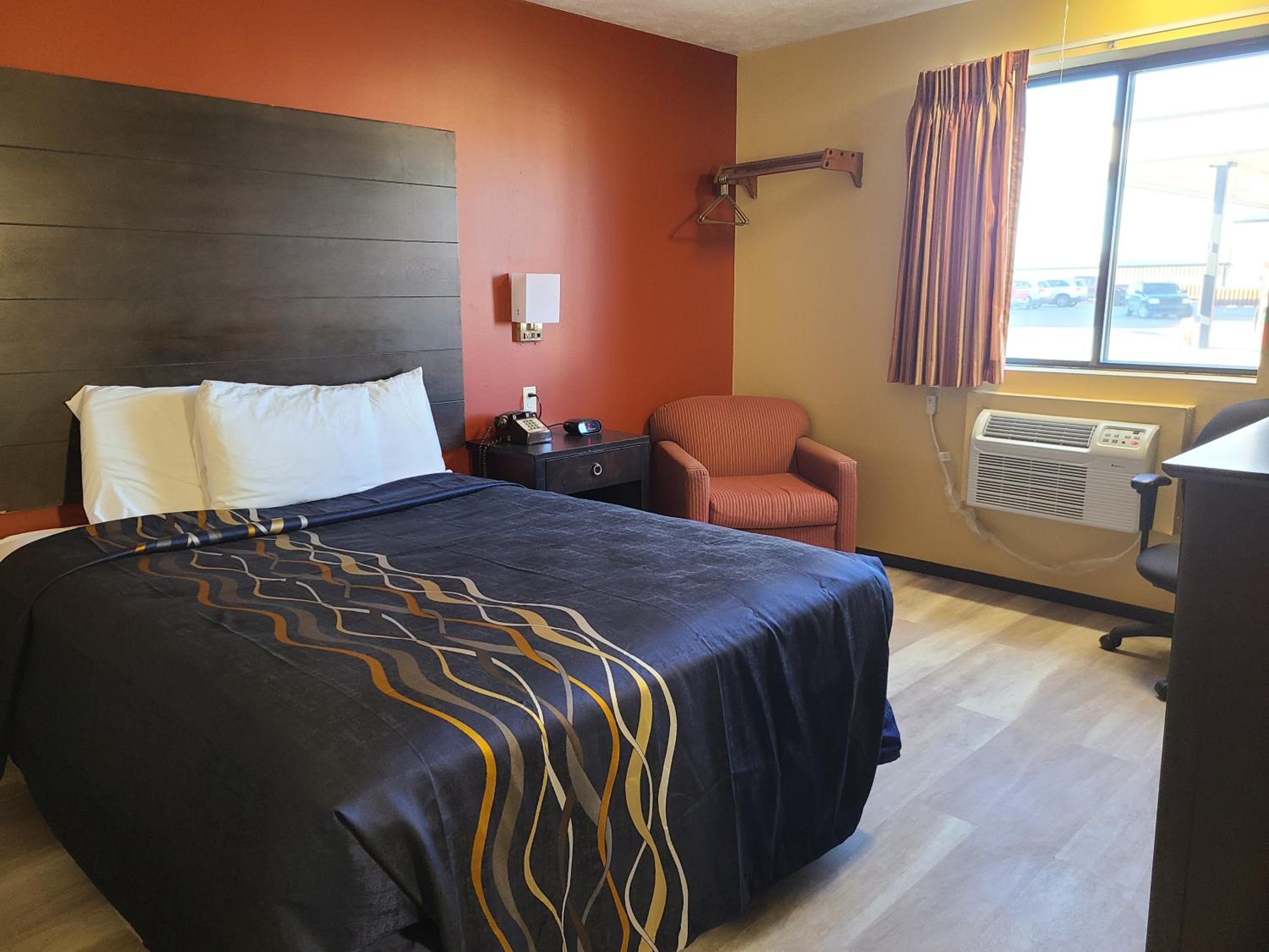 Queen Room - Photo 12